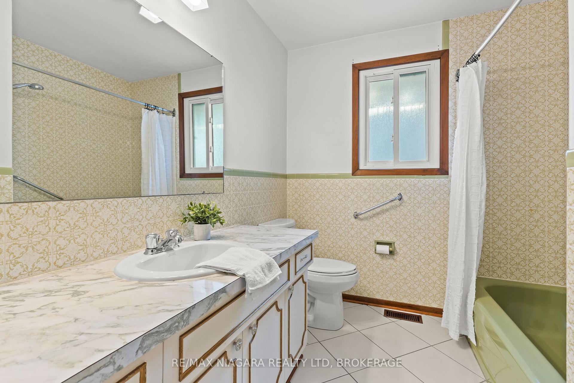 Photo 40 of 51 Royal Oak Drive, St. Catharines, Martindale Pond — HOMEH