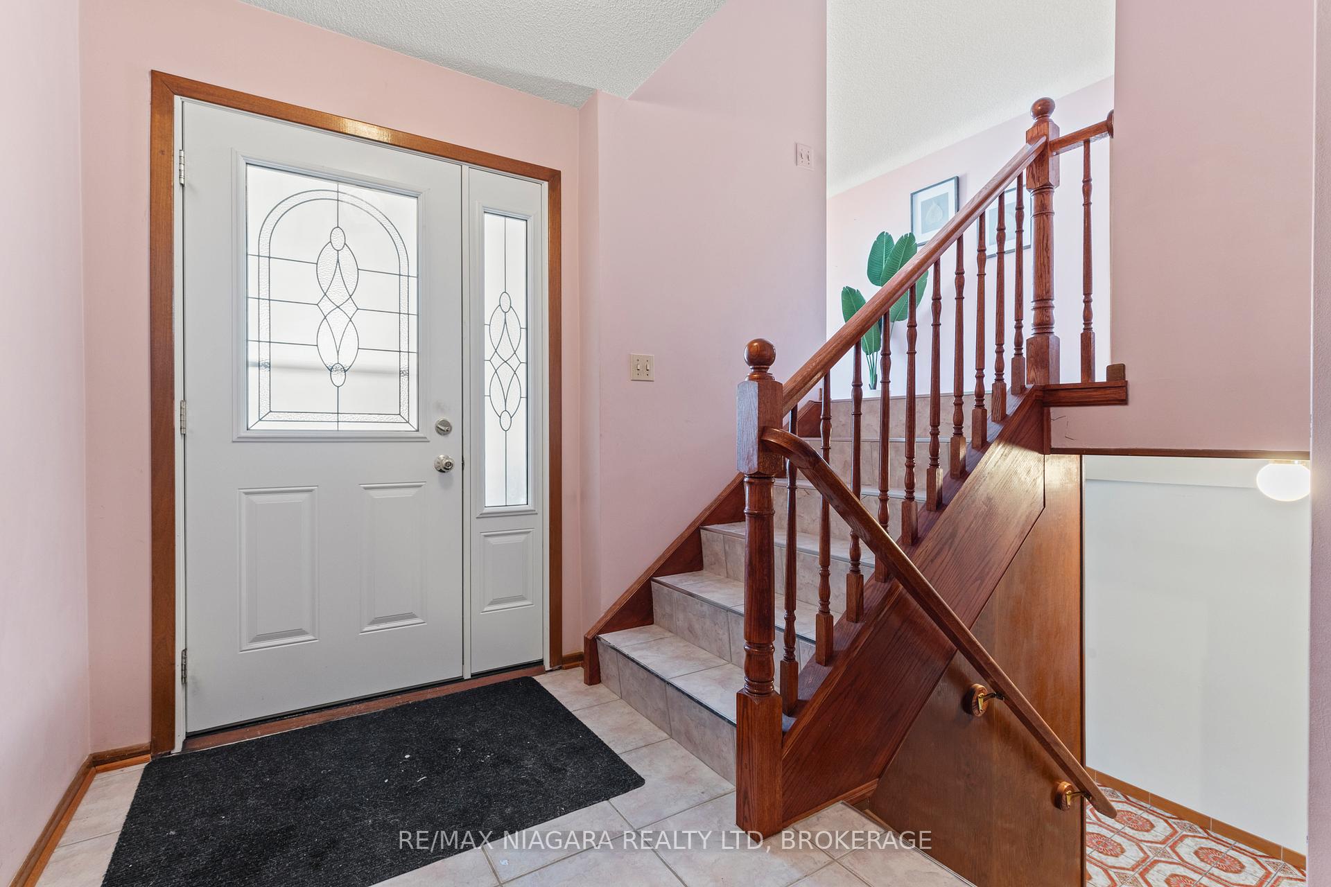 Photo 4 of 51 Royal Oak Drive, St. Catharines, Martindale Pond — HOMEH