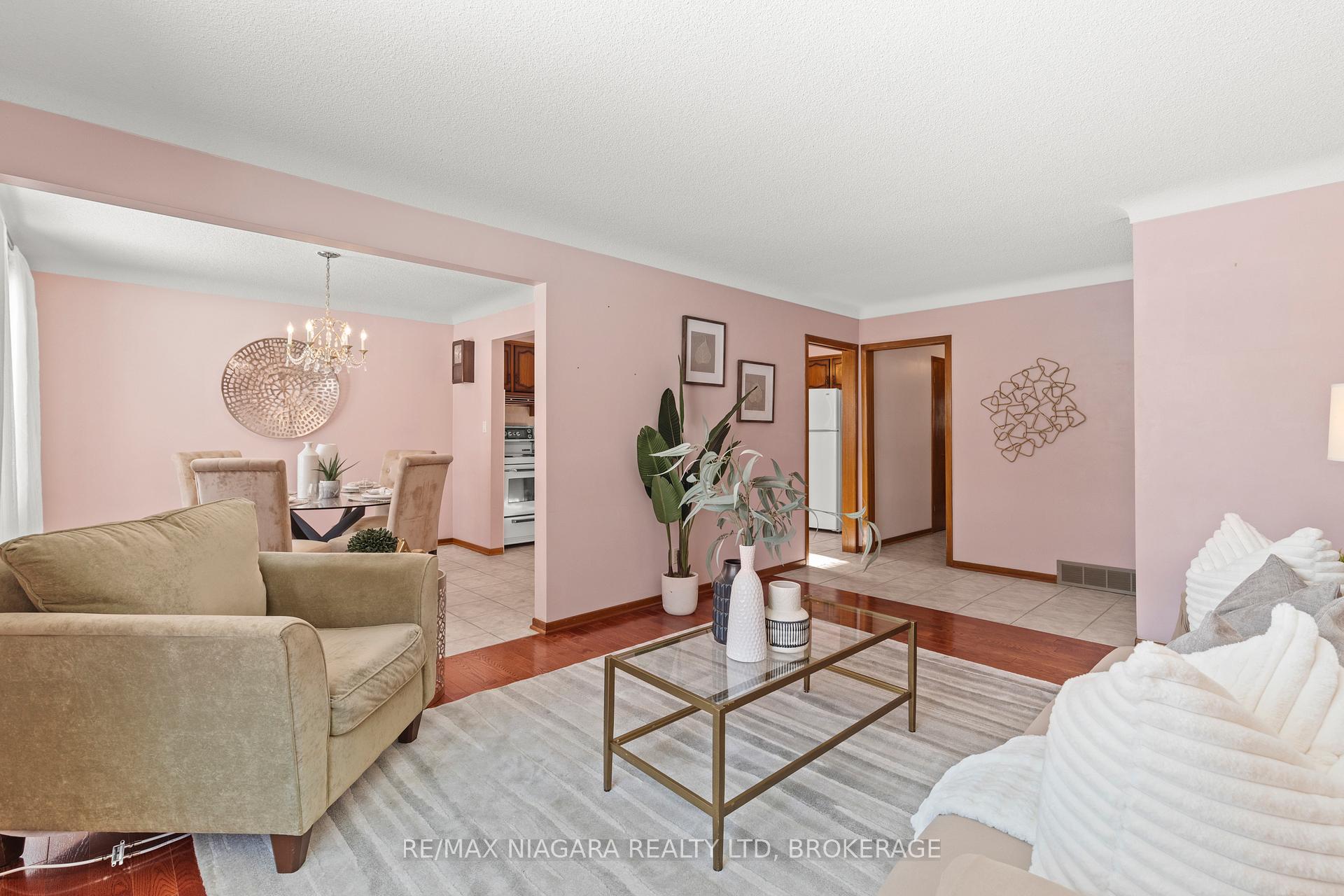 Photo 10 of 51 Royal Oak Drive, St. Catharines, Martindale Pond — HOMEH