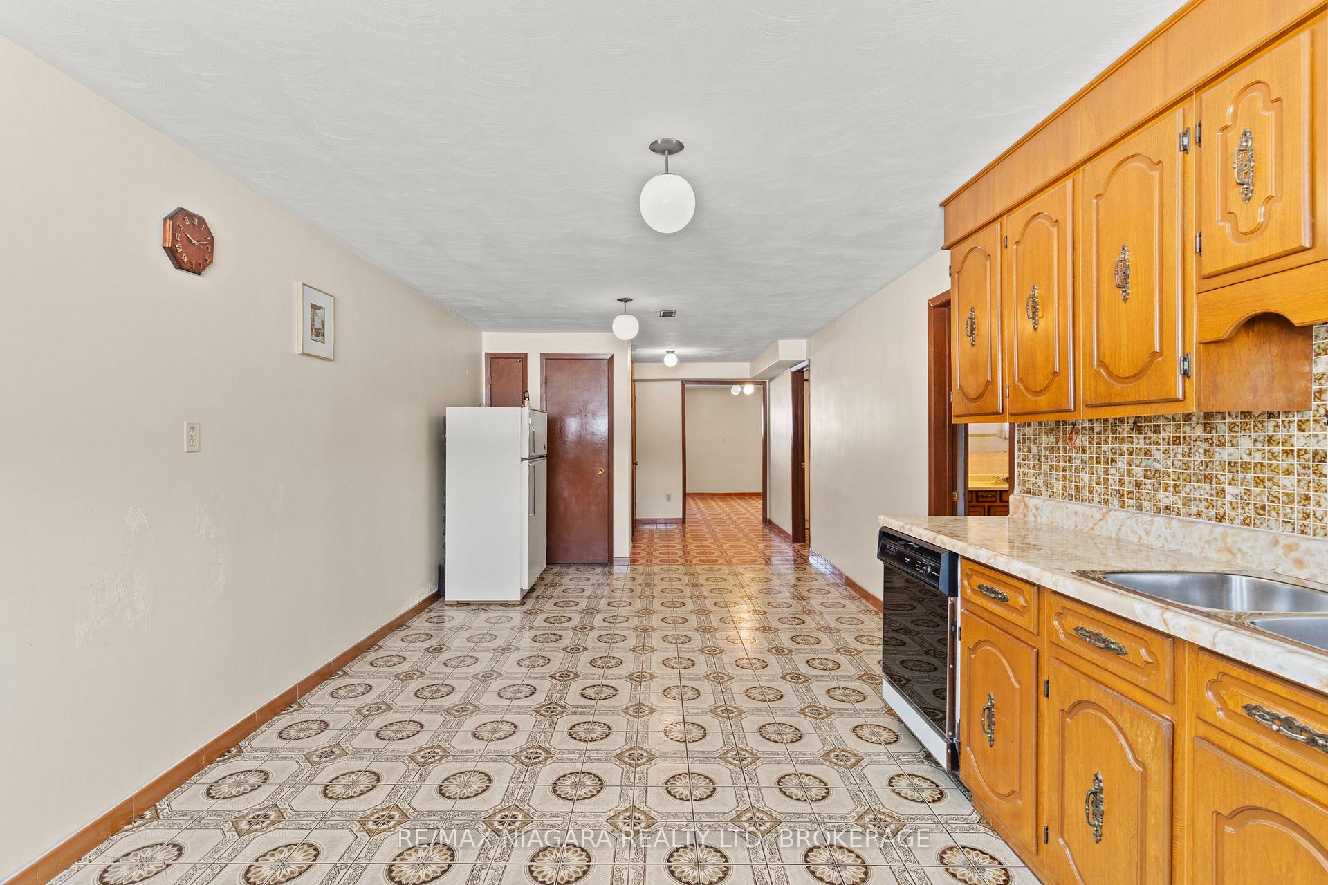 Photo 45 of 51 Royal Oak Drive, St. Catharines, Martindale Pond — HOMEH