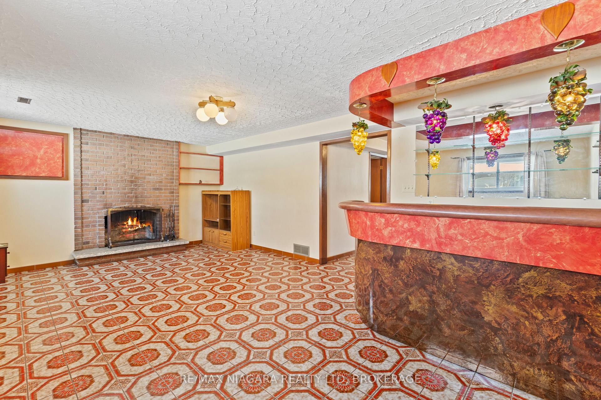 Photo 47 of 51 Royal Oak Drive, St. Catharines, Martindale Pond — HOMEH