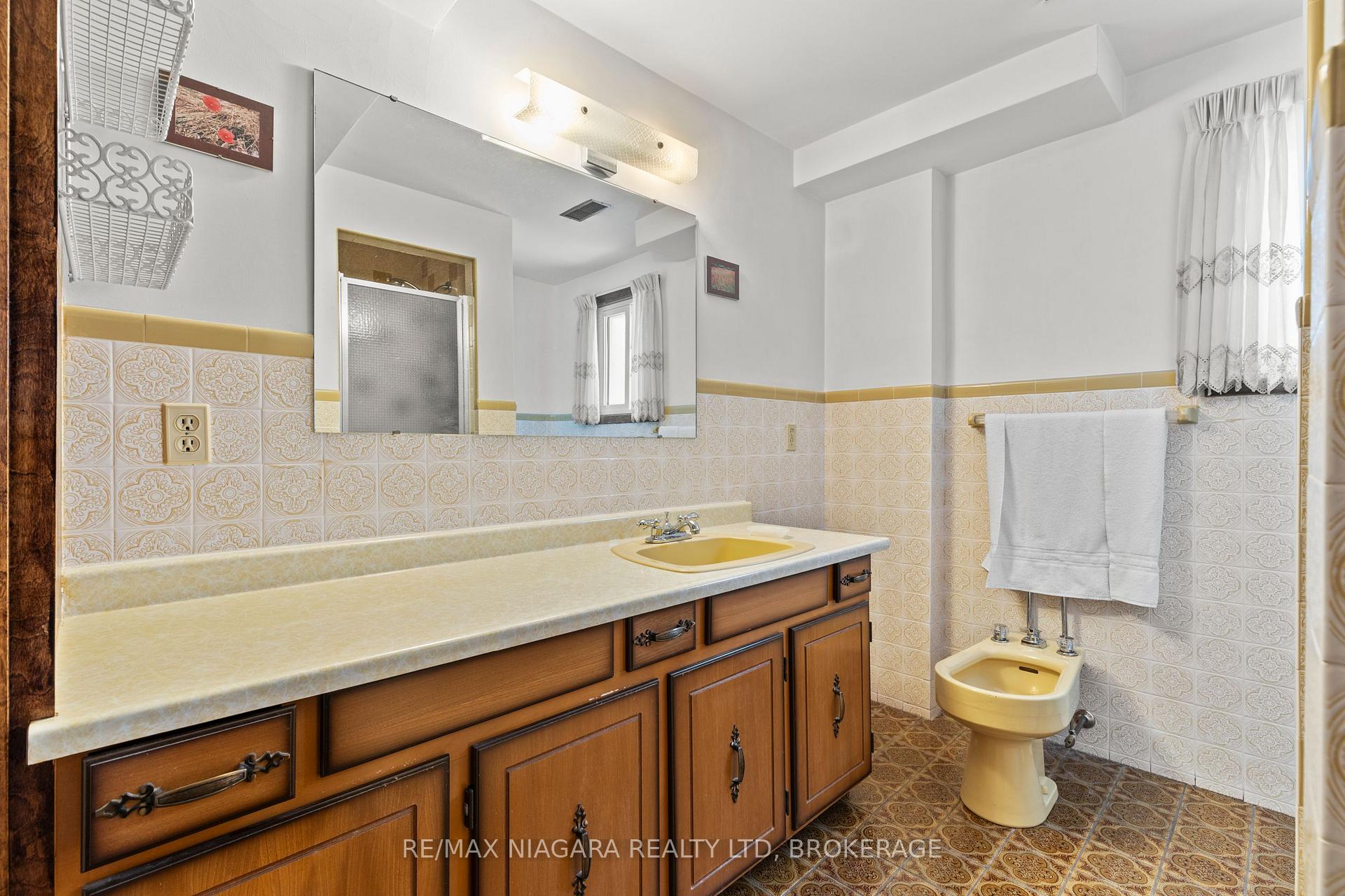 Photo 51 of 51 Royal Oak Drive, St. Catharines, Martindale Pond — HOMEH