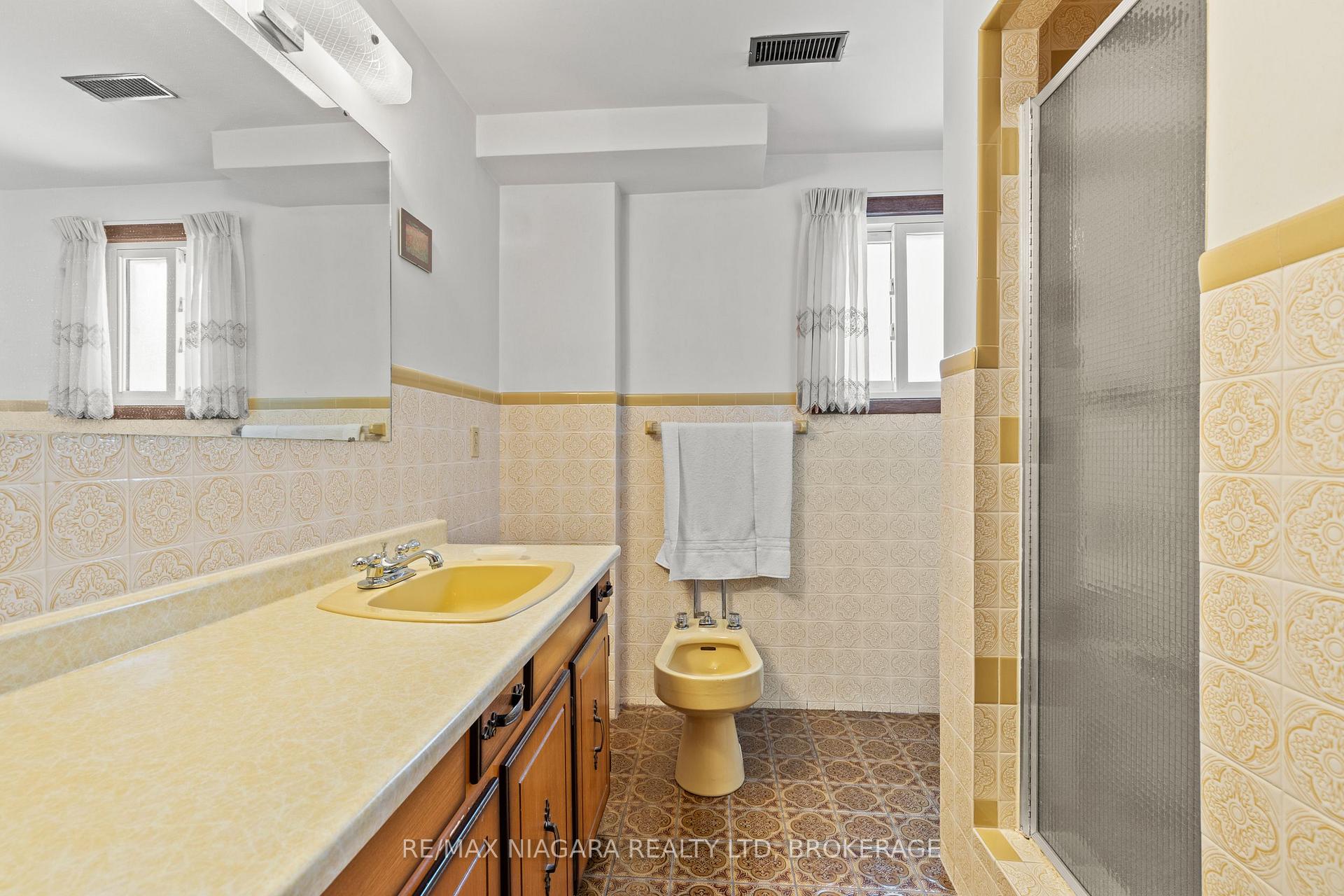Photo 52 of 51 Royal Oak Drive, St. Catharines, Martindale Pond — HOMEH