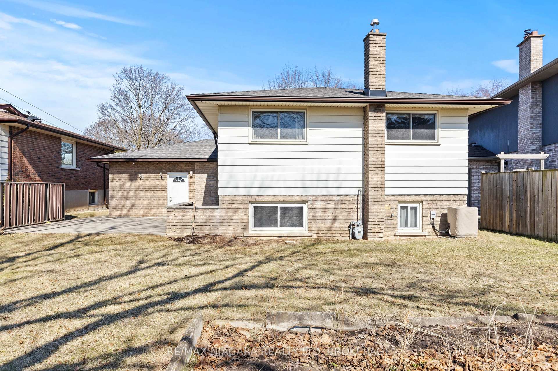 Photo 57 of 51 Royal Oak Drive, St. Catharines, Martindale Pond — HOMEH