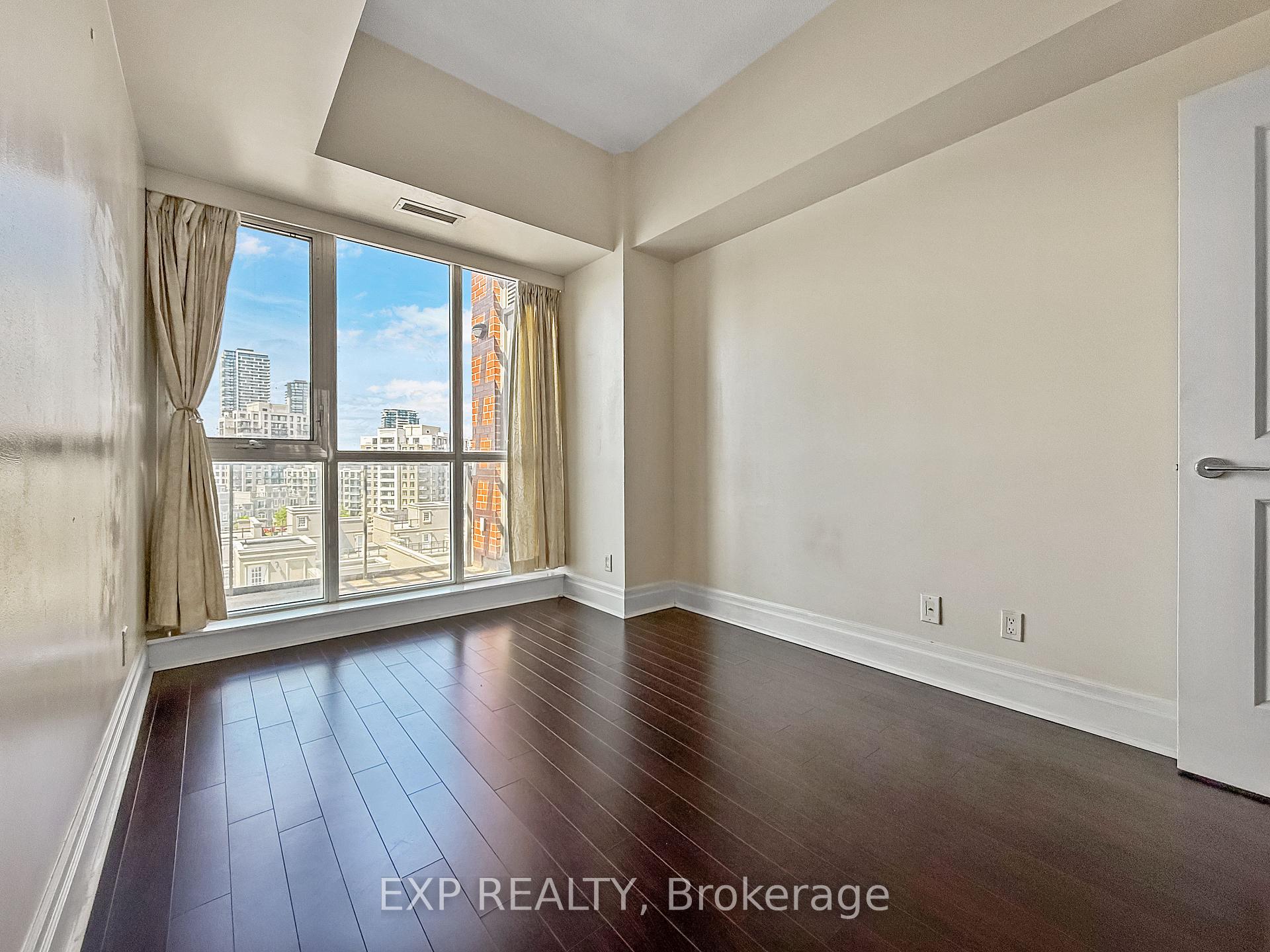 Photo 5 of Unit 702, 39 Upper Duke Crescent, Markham, Unionville — HOMEH
