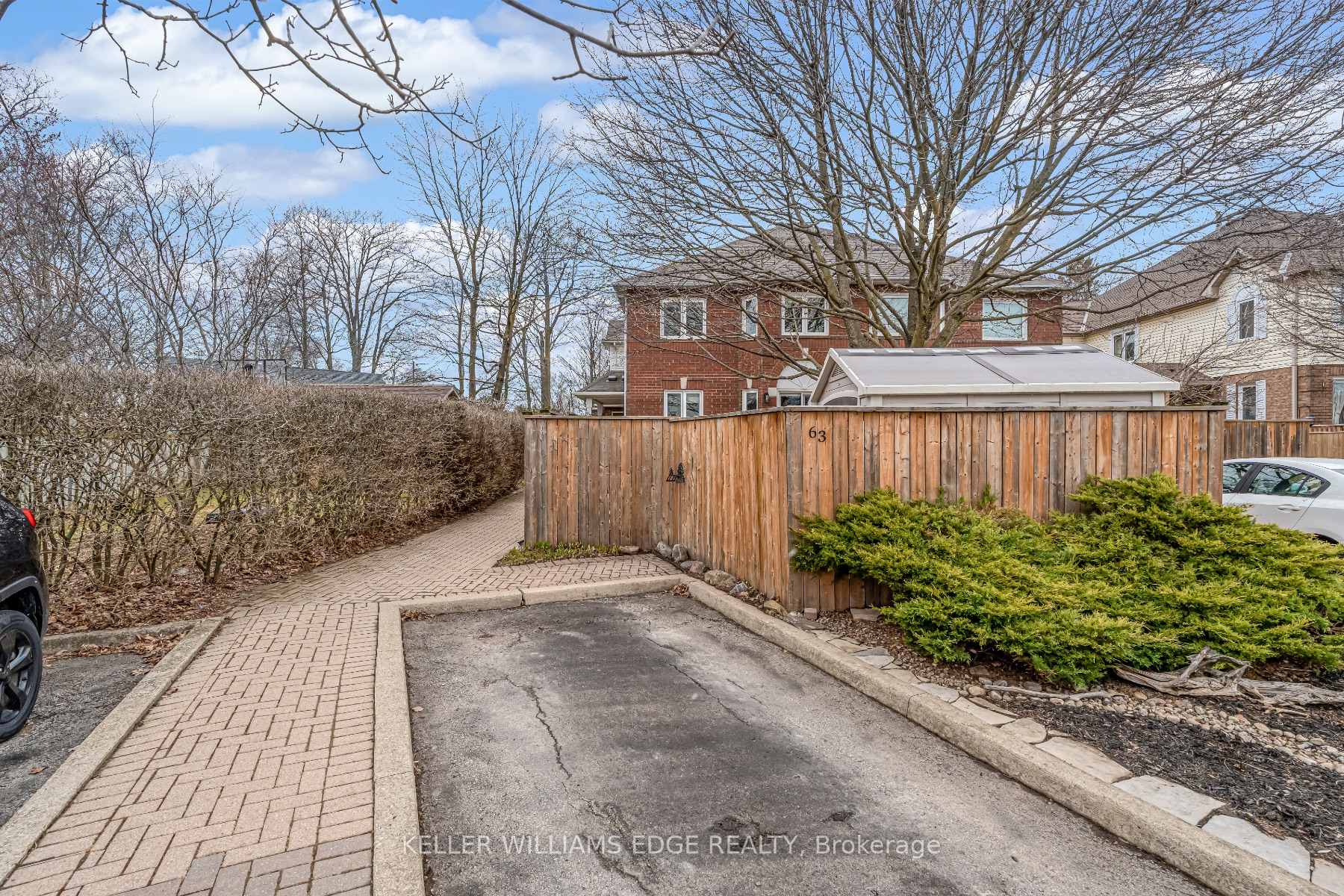 Photo 42 of 63 Harnesworth Crescent, Hamilton, Waterdown — HOMEH