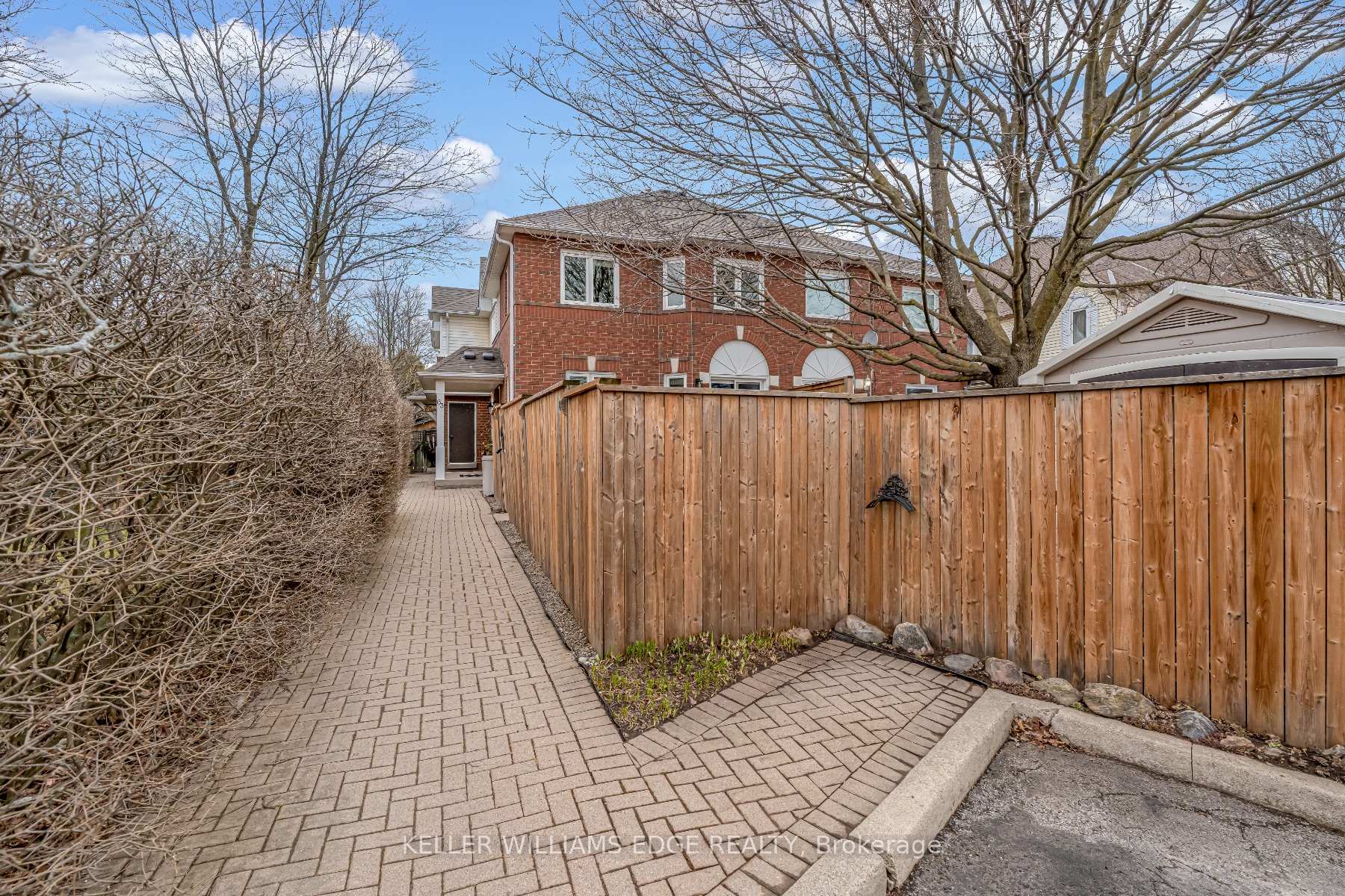 Photo 43 of 63 Harnesworth Crescent, Hamilton, Waterdown — HOMEH