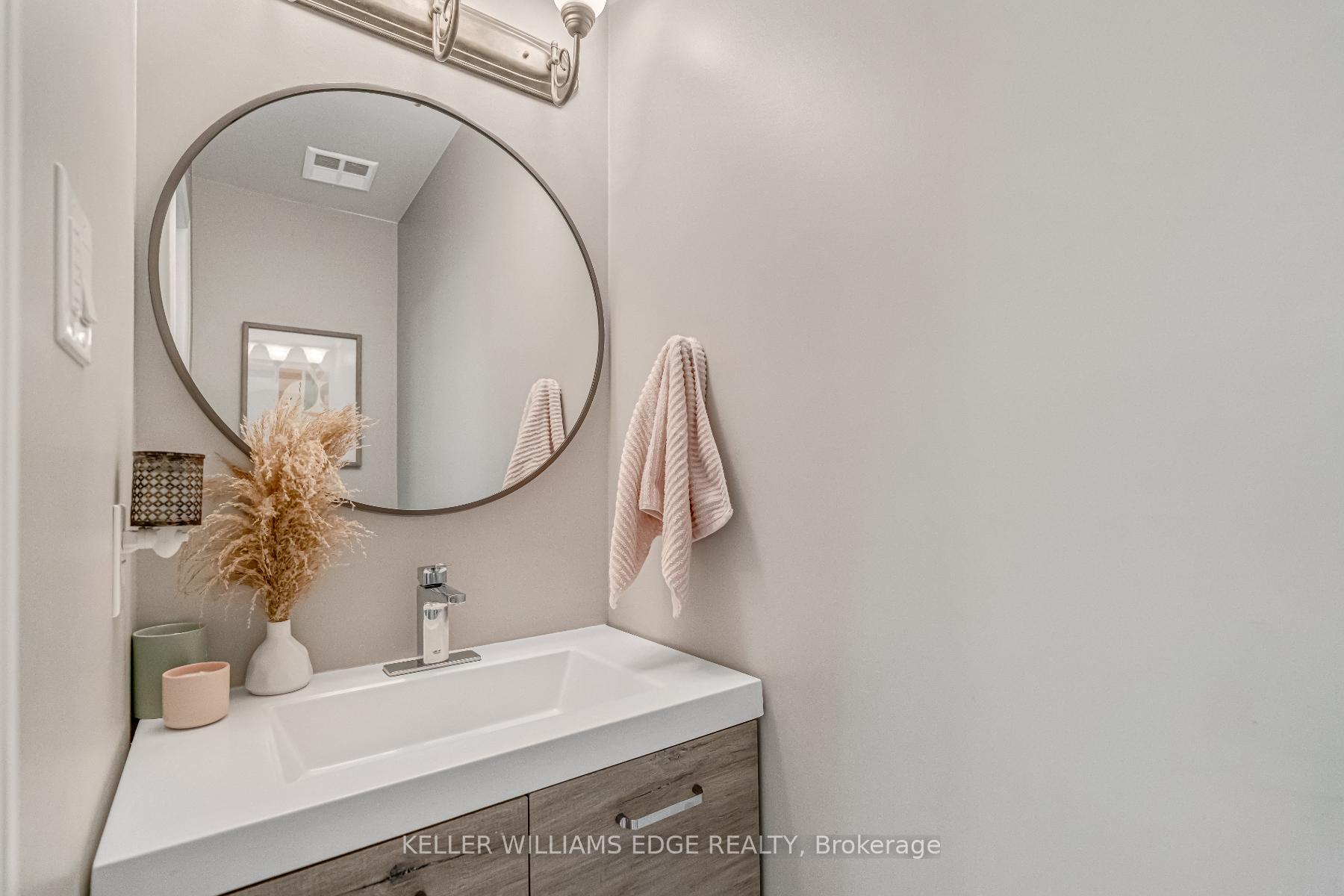 Photo 53 of 63 Harnesworth Crescent, Hamilton, Waterdown — HOMEH