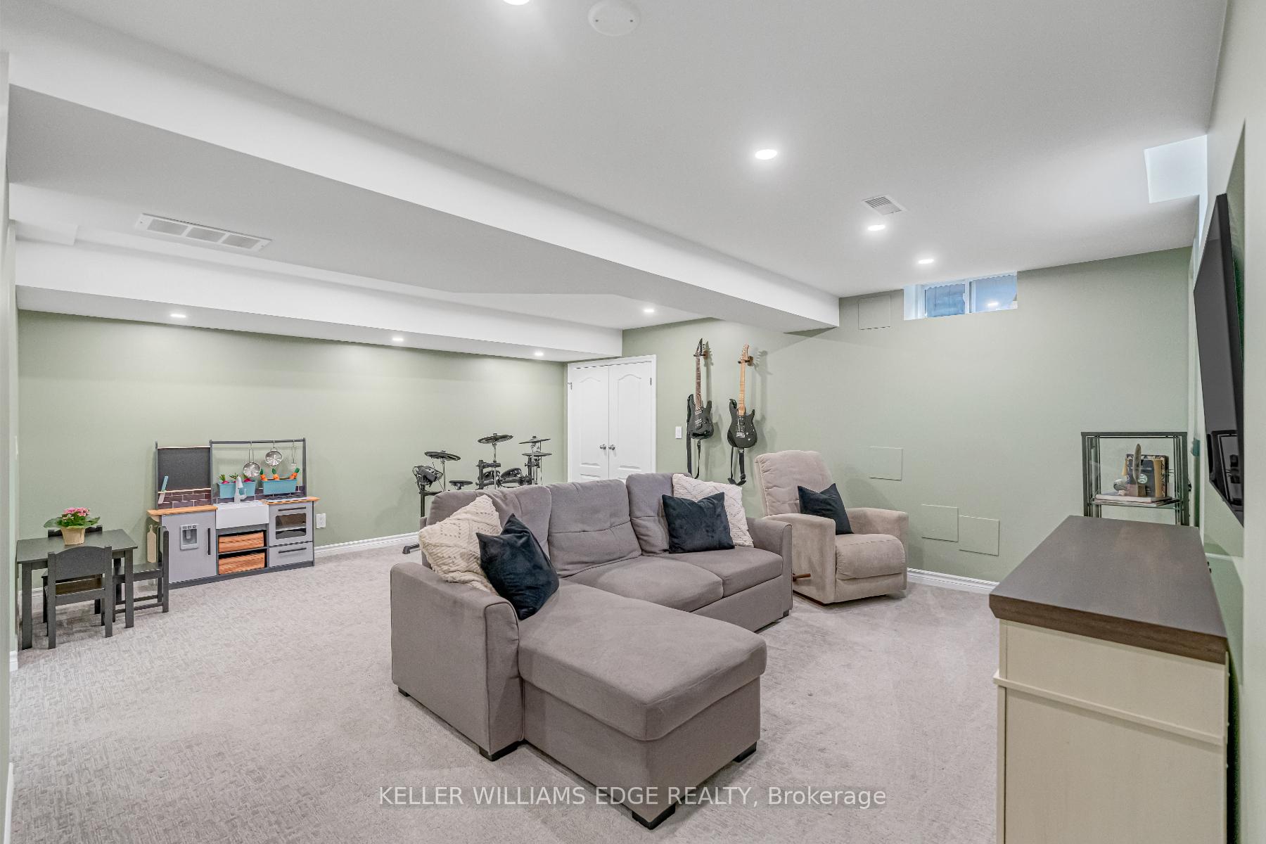 Photo 73 of 63 Harnesworth Crescent, Hamilton, Waterdown — HOMEH