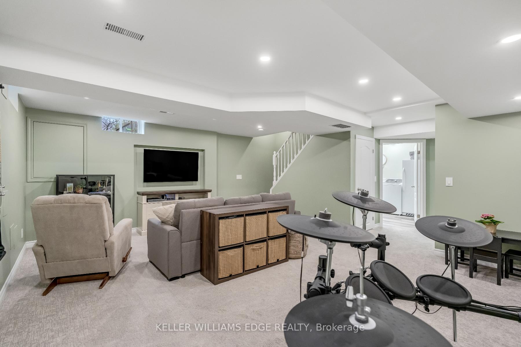 Photo 74 of 63 Harnesworth Crescent, Hamilton, Waterdown — HOMEH