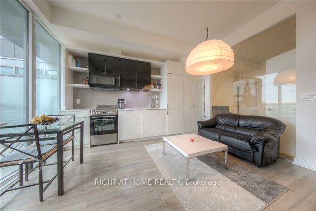 Photo 4 of Unit 715, 6 Parkwood Avenue, Toronto, Forest Hill South — HOMEH