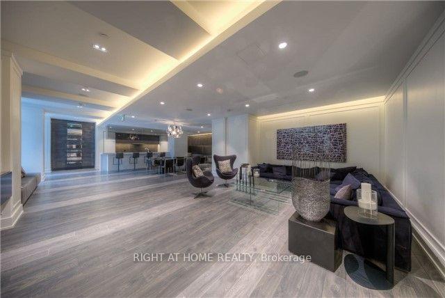 Photo 12 of Unit 715, 6 Parkwood Avenue, Toronto, Forest Hill South — HOMEH