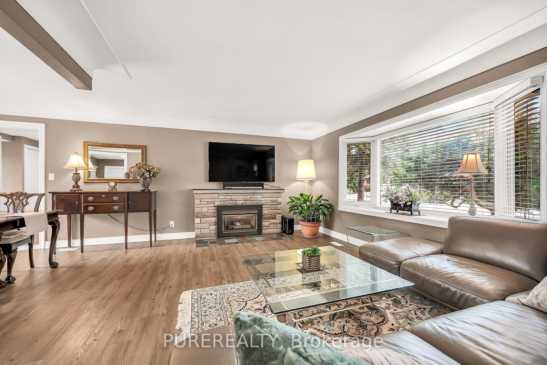 Photo 3 of 315 Woodworth Drive, Hamilton, Ancaster — HOMEH