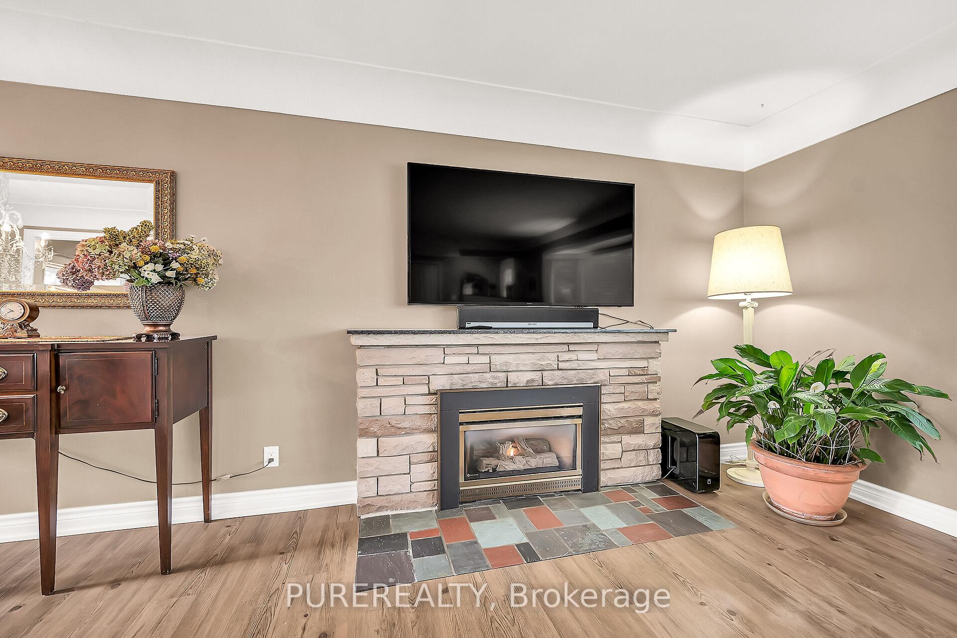 Photo 4 of 315 Woodworth Drive, Hamilton, Ancaster — HOMEH