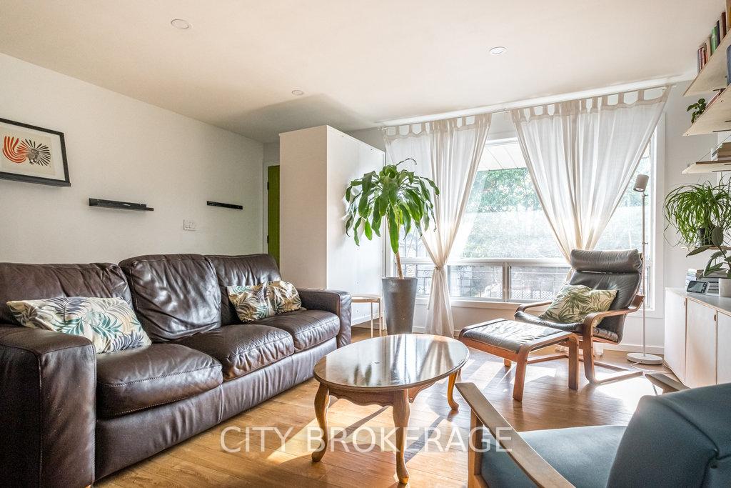Photo 9 of 127 West Avenue N, Hamilton, Beasley — HOMEH