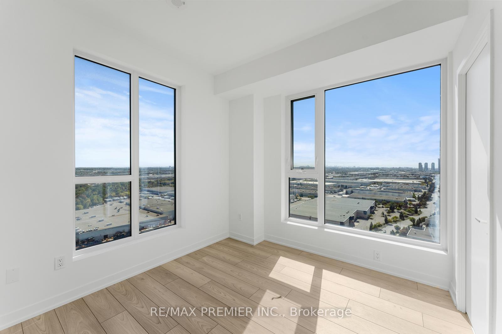Photo 7 of Unit 2209, 474 Caldari Road, Vaughan, Concord — HOMEH