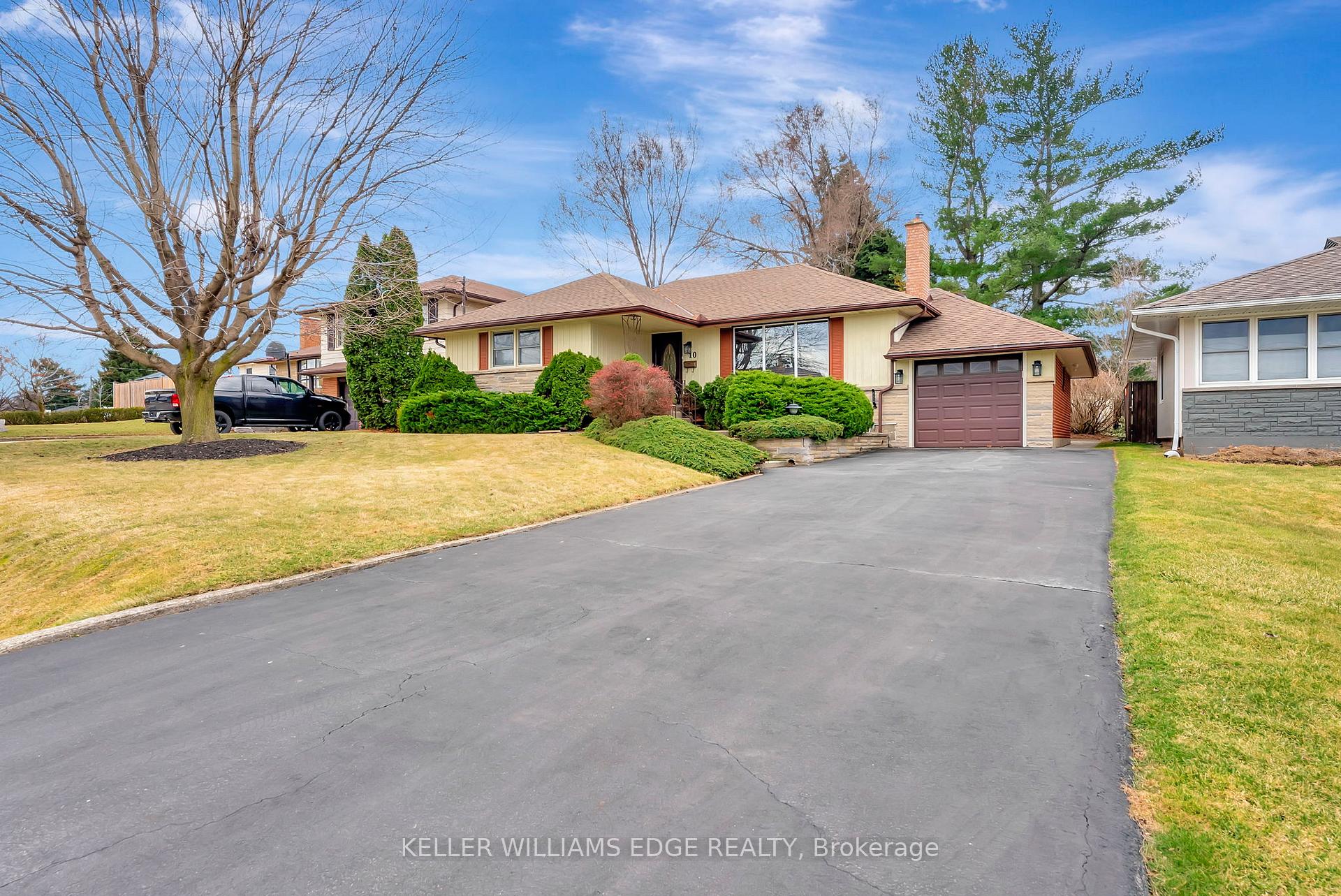 Photo 3 of 10 James Avenue, Hamilton, Stoney Creek — HOMEH
