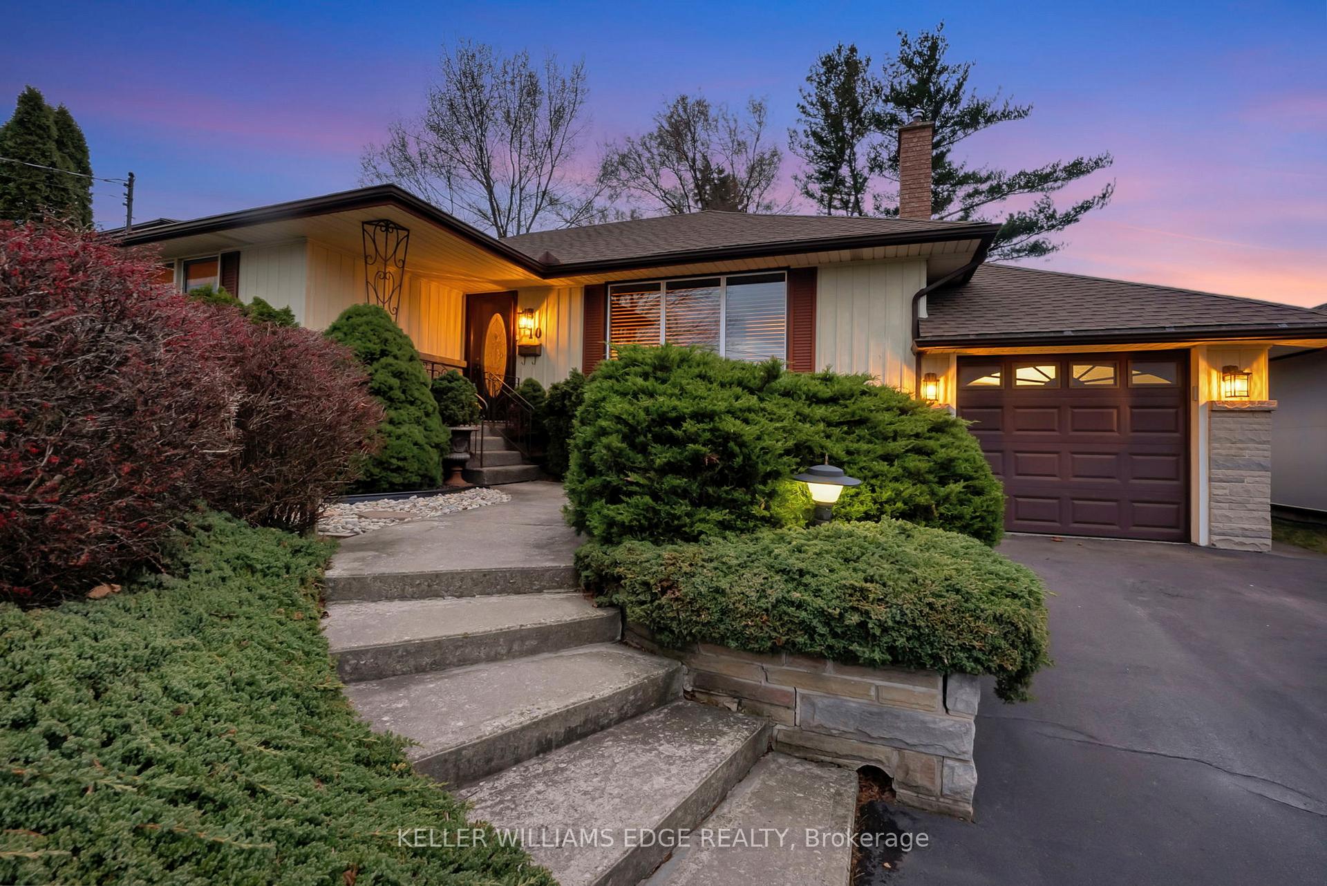 Photo 4 of 10 James Avenue, Hamilton, Stoney Creek — HOMEH