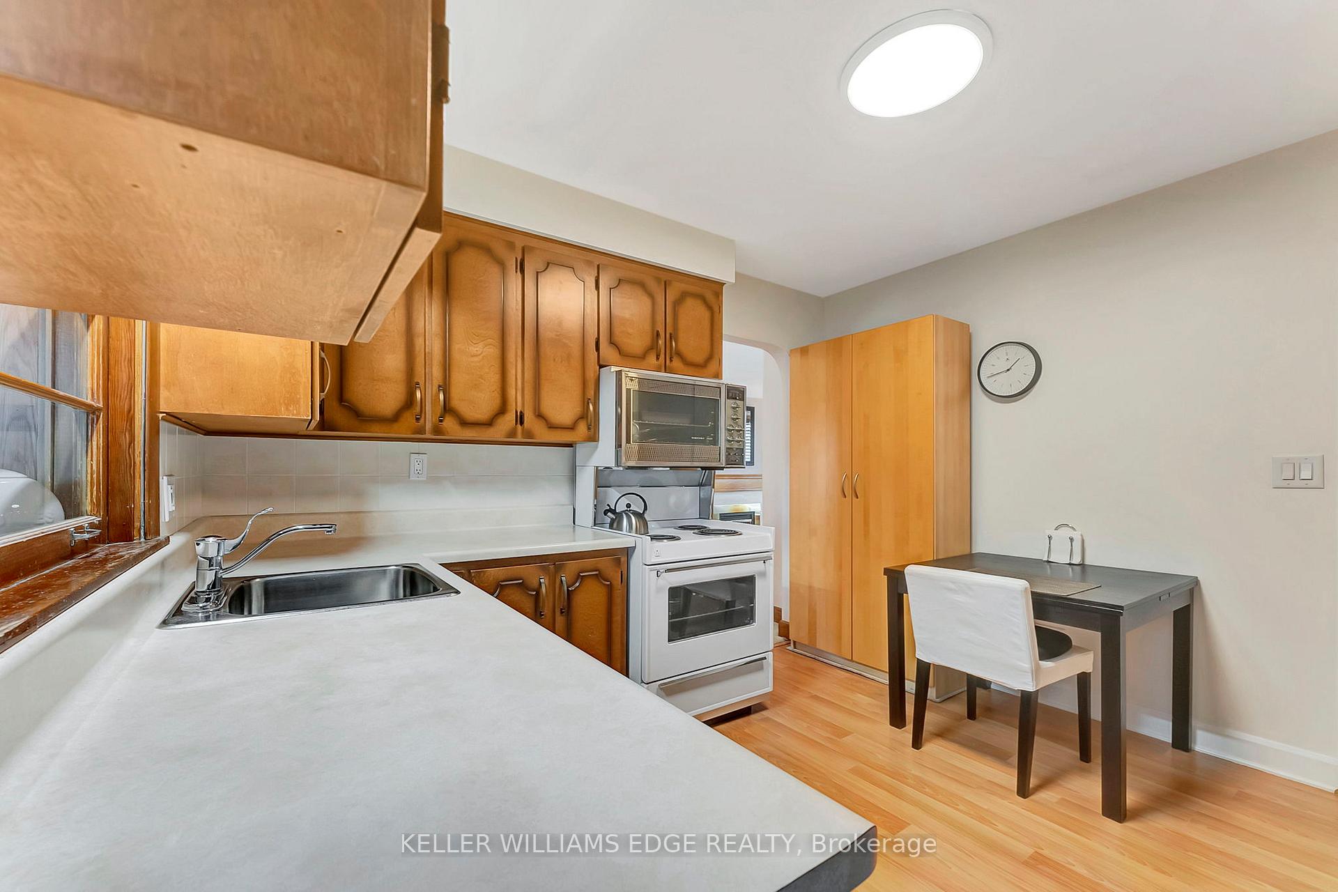 Photo 14 of 10 James Avenue, Hamilton, Stoney Creek — HOMEH