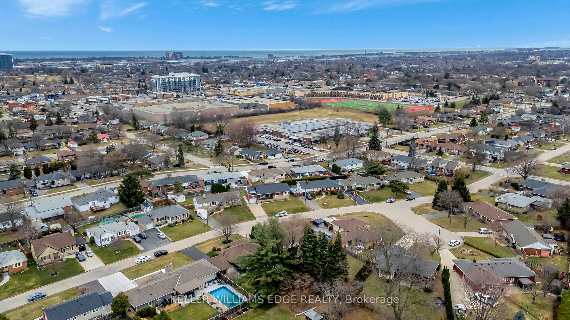 Photo 36 of 10 James Avenue, Hamilton, Stoney Creek — HOMEH