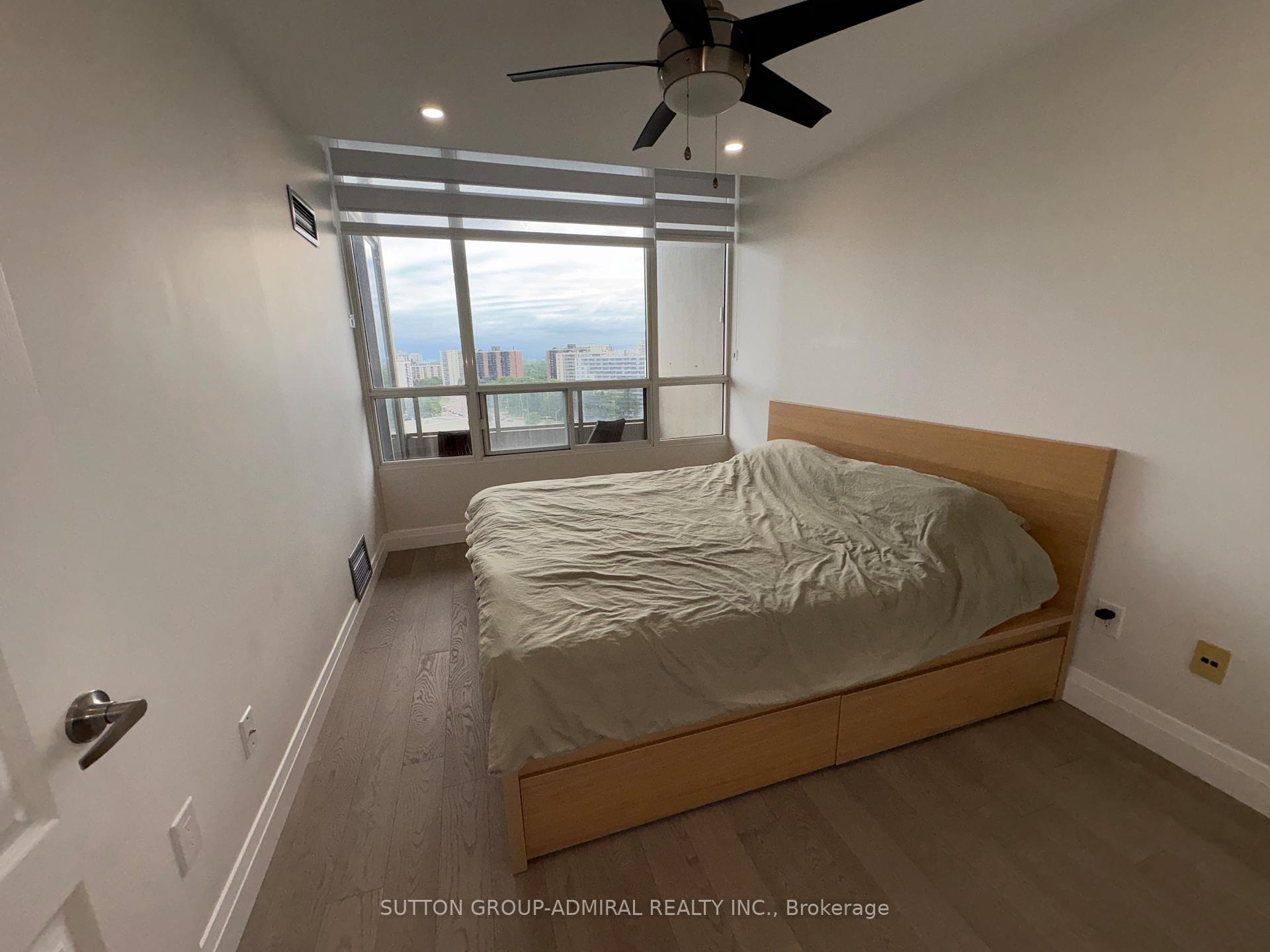Photo 9 of Unit Ph04, 11 Townsgate Drive, Vaughan, Crestwood-Springfarm-Yorkhill — HOMEH