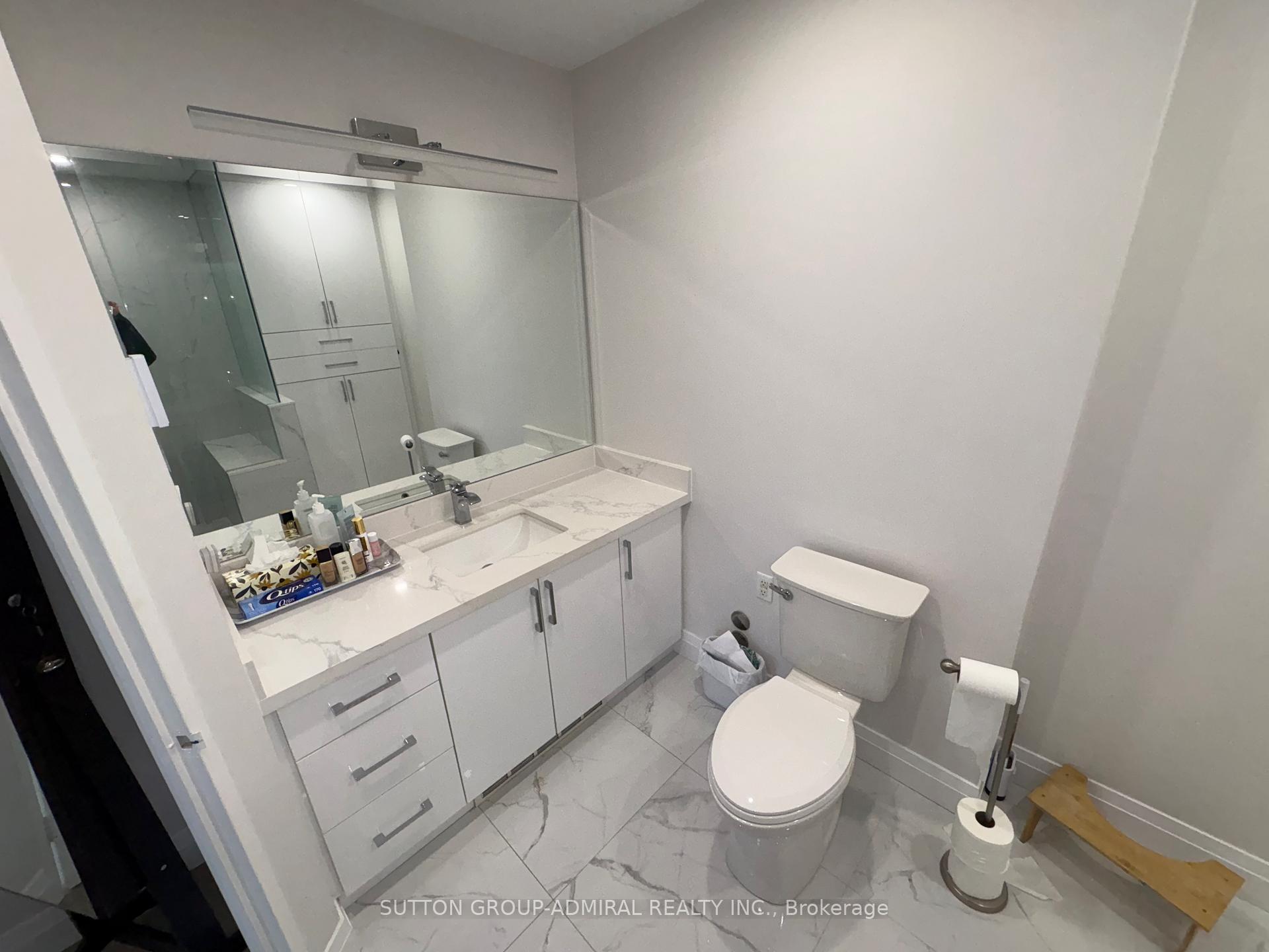 Photo 10 of Unit Ph04, 11 Townsgate Drive, Vaughan, Crestwood-Springfarm-Yorkhill — HOMEH