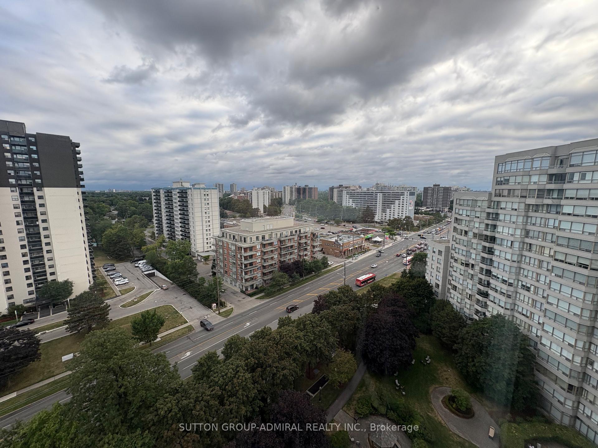 Photo 12 of Unit Ph04, 11 Townsgate Drive, Vaughan, Crestwood-Springfarm-Yorkhill — HOMEH