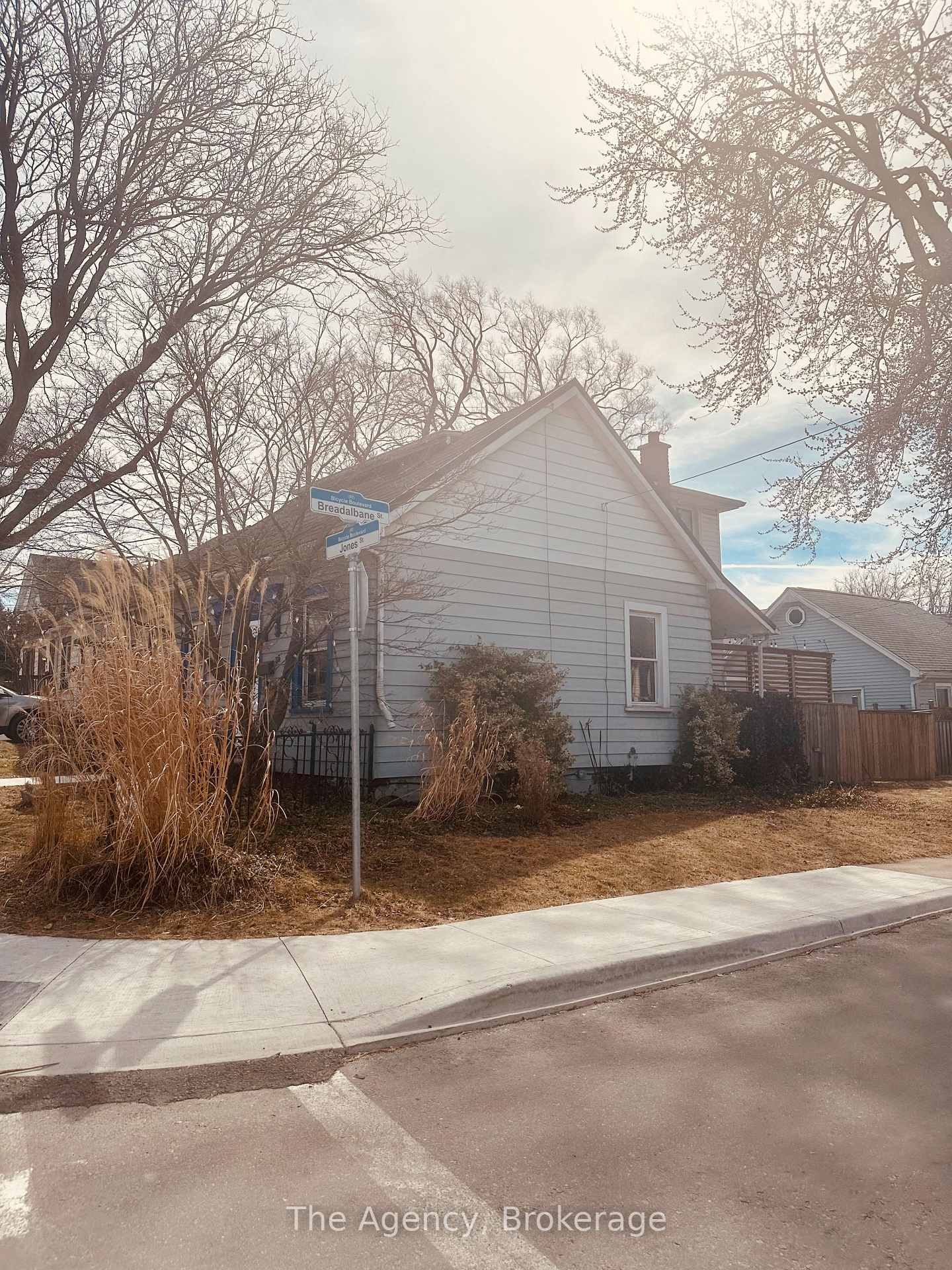 Photo 2 of 35 Jones Street, Hamilton, Strathcona — HOMEH