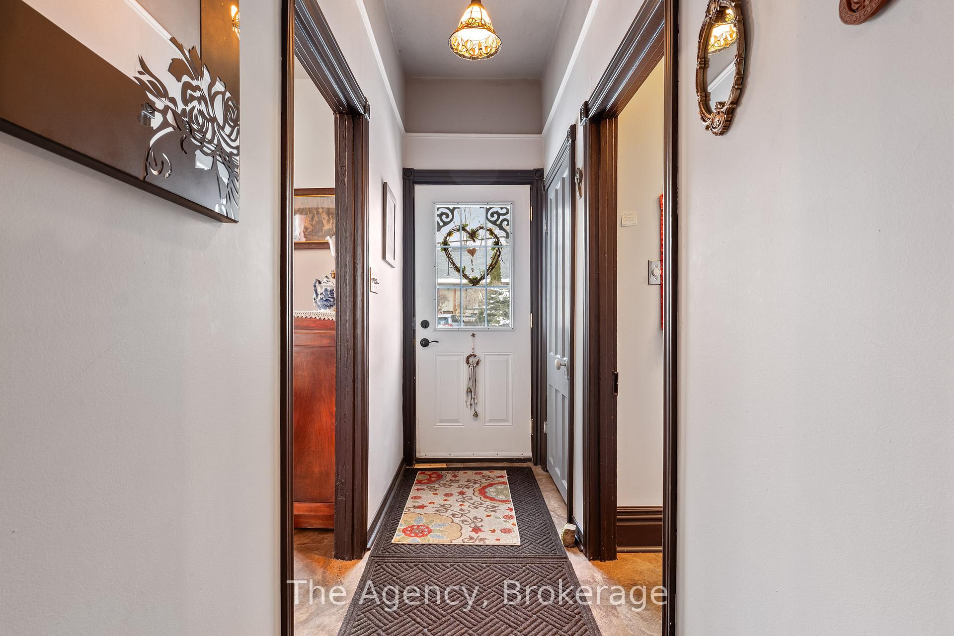 Photo 4 of 35 Jones Street, Hamilton, Strathcona — HOMEH
