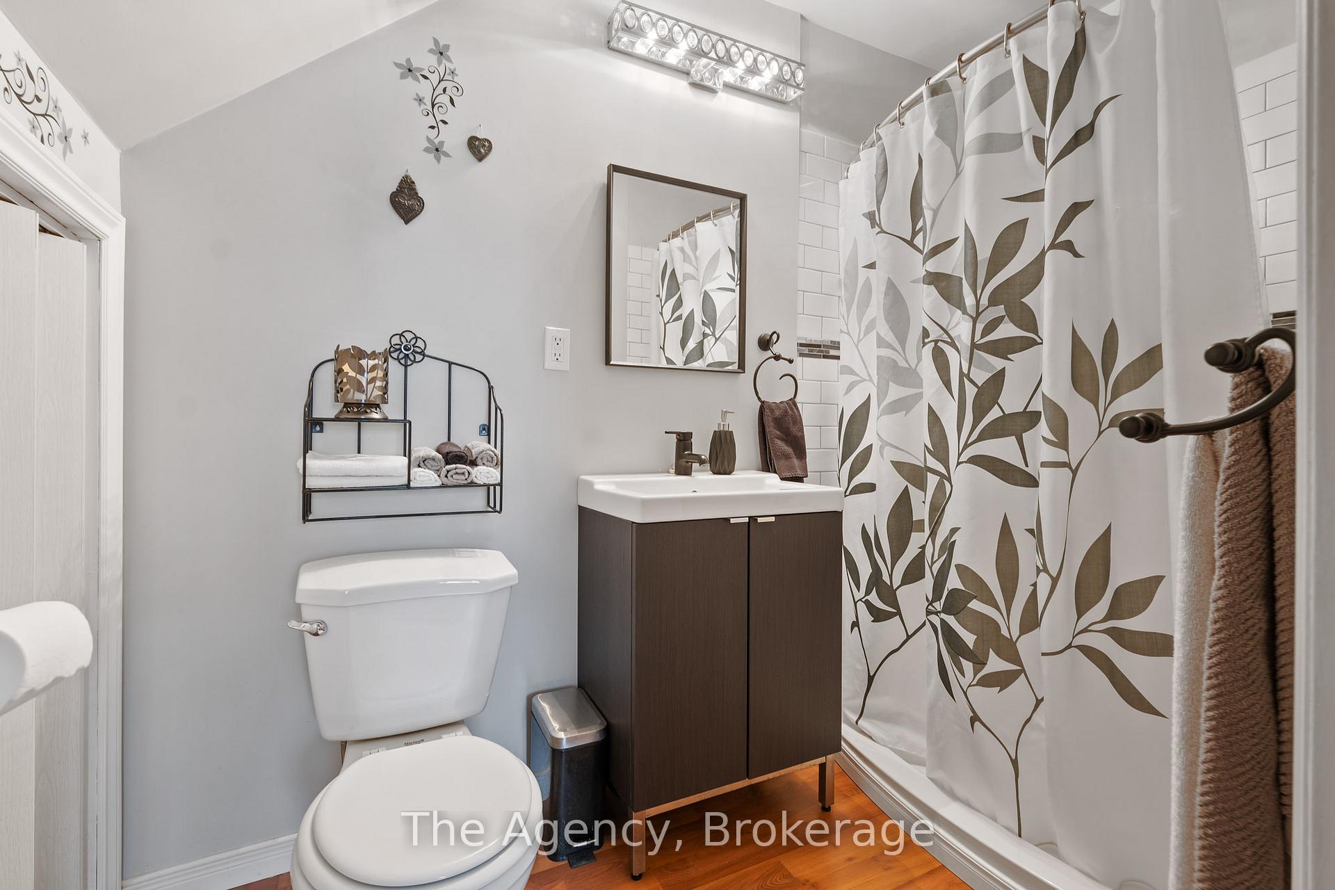 Photo 15 of 35 Jones Street, Hamilton, Strathcona — HOMEH