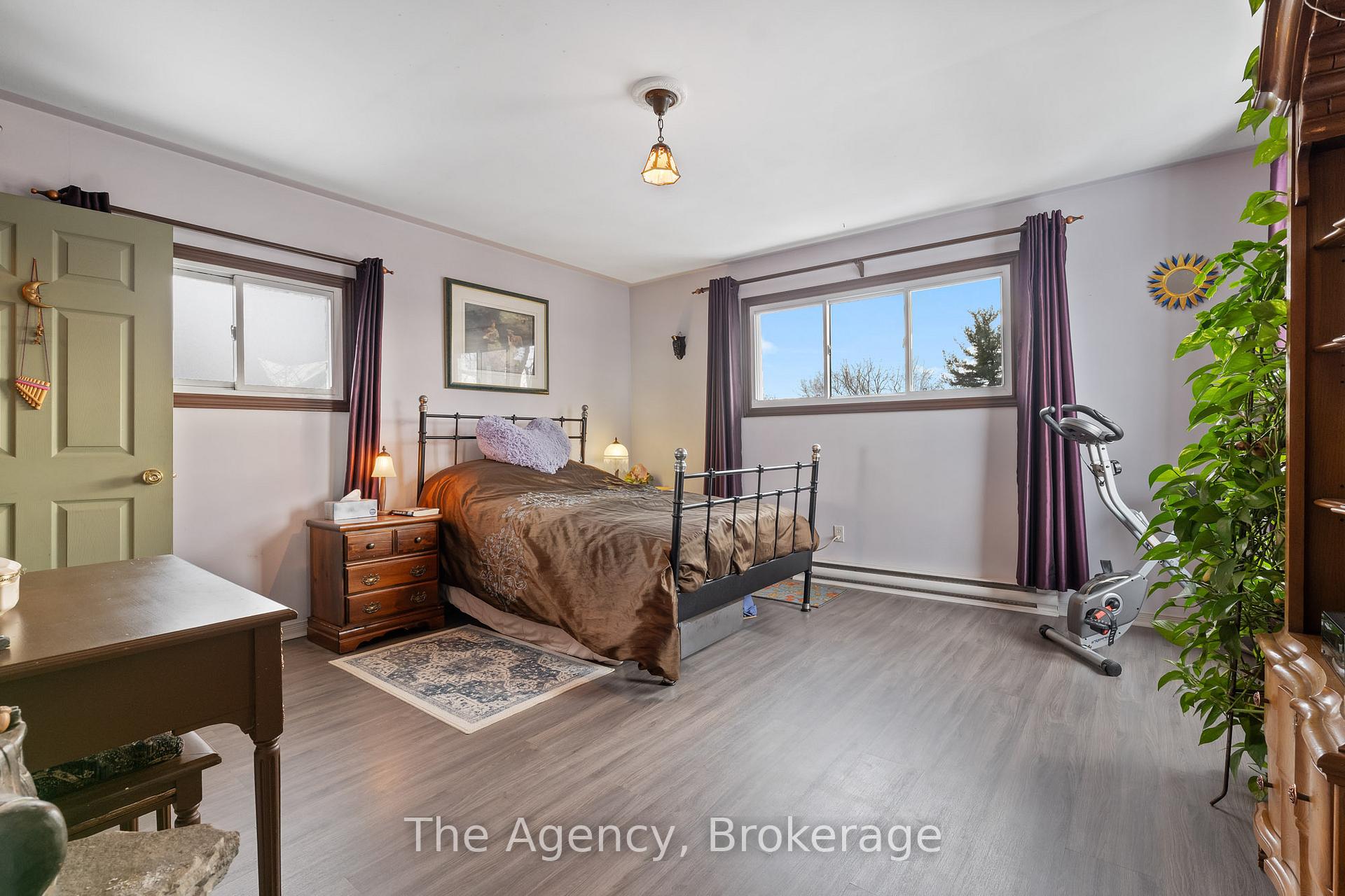 Photo 16 of 35 Jones Street, Hamilton, Strathcona — HOMEH