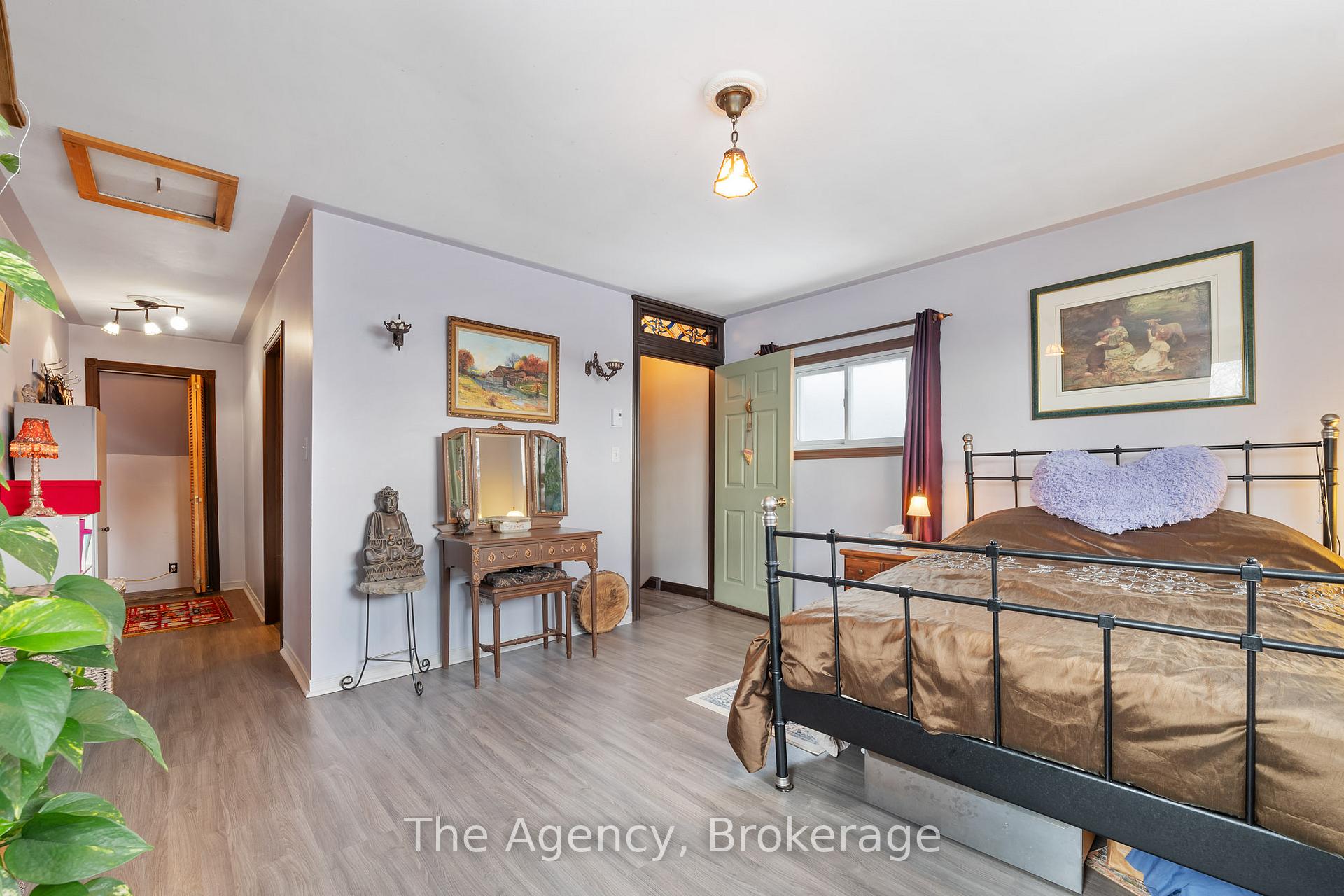 Photo 17 of 35 Jones Street, Hamilton, Strathcona — HOMEH