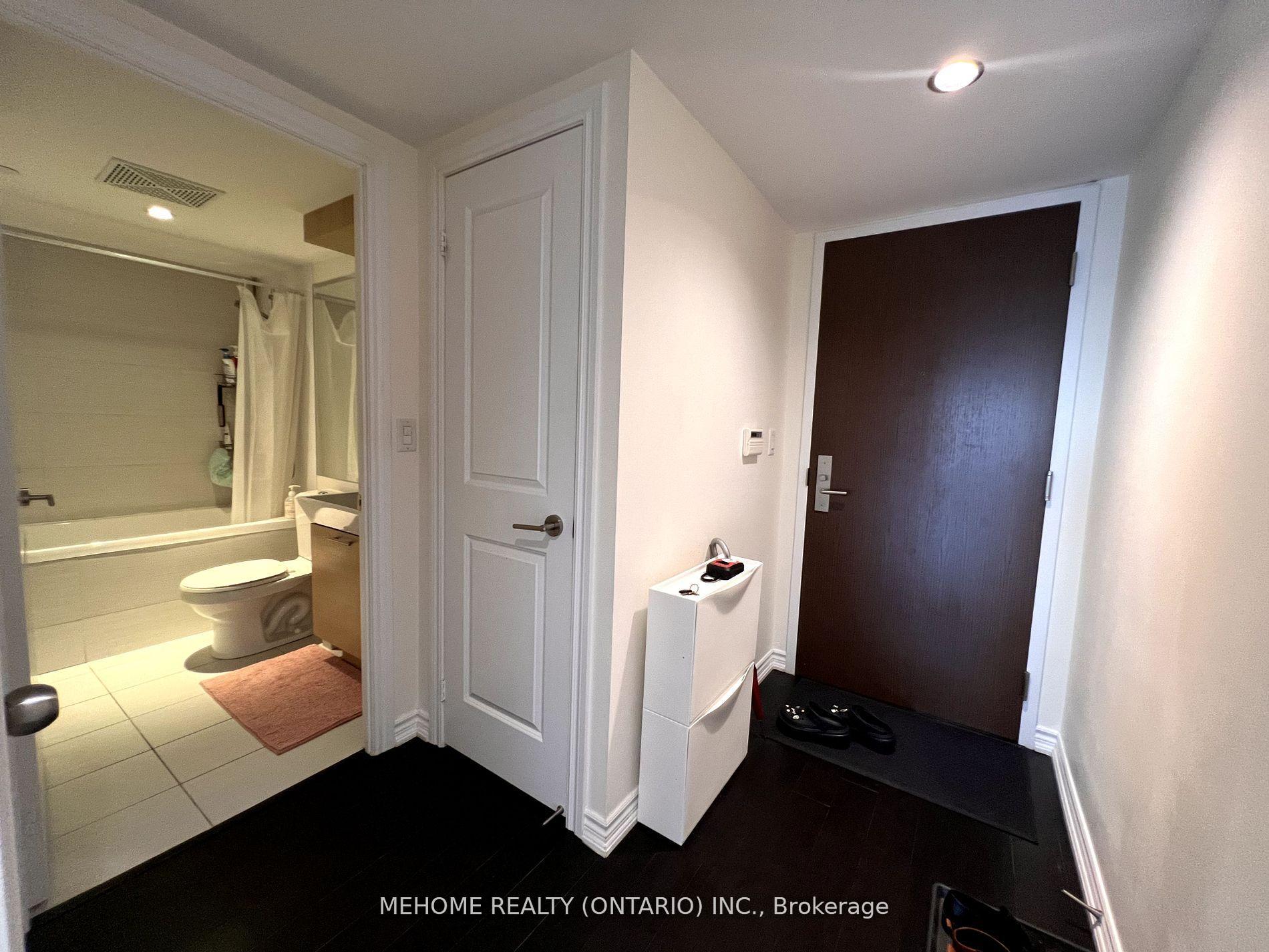 Front of Unit 2506, 386 Yonge Street