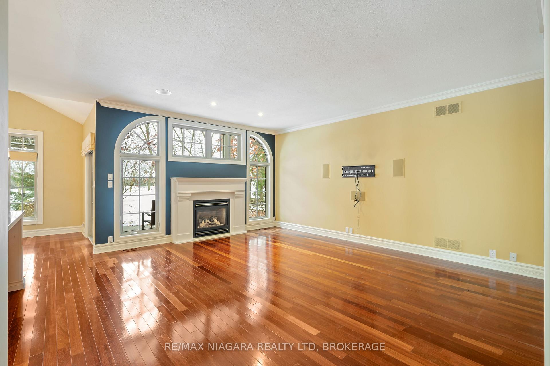 Photo 7 of 55 Highland Avenue, St. Catharines, Old Glenridge — HOMEH
