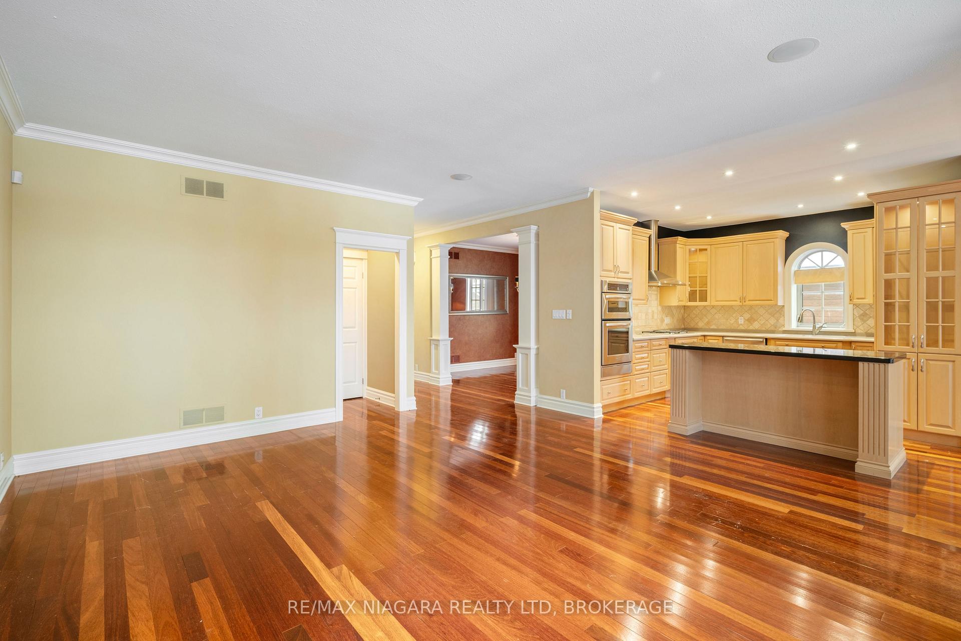 Photo 9 of 55 Highland Avenue, St. Catharines, Old Glenridge — HOMEH