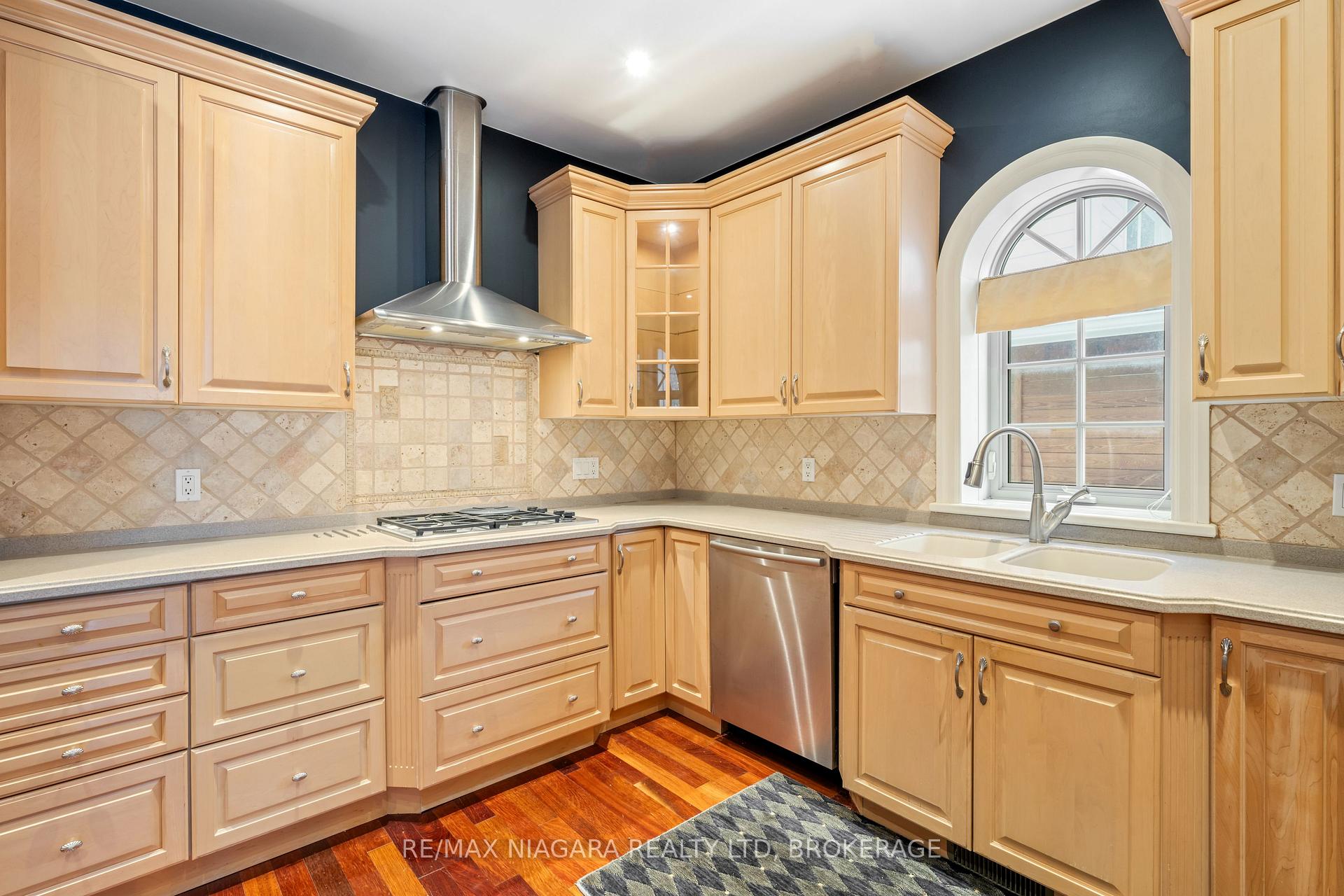 Photo 10 of 55 Highland Avenue, St. Catharines, Old Glenridge — HOMEH