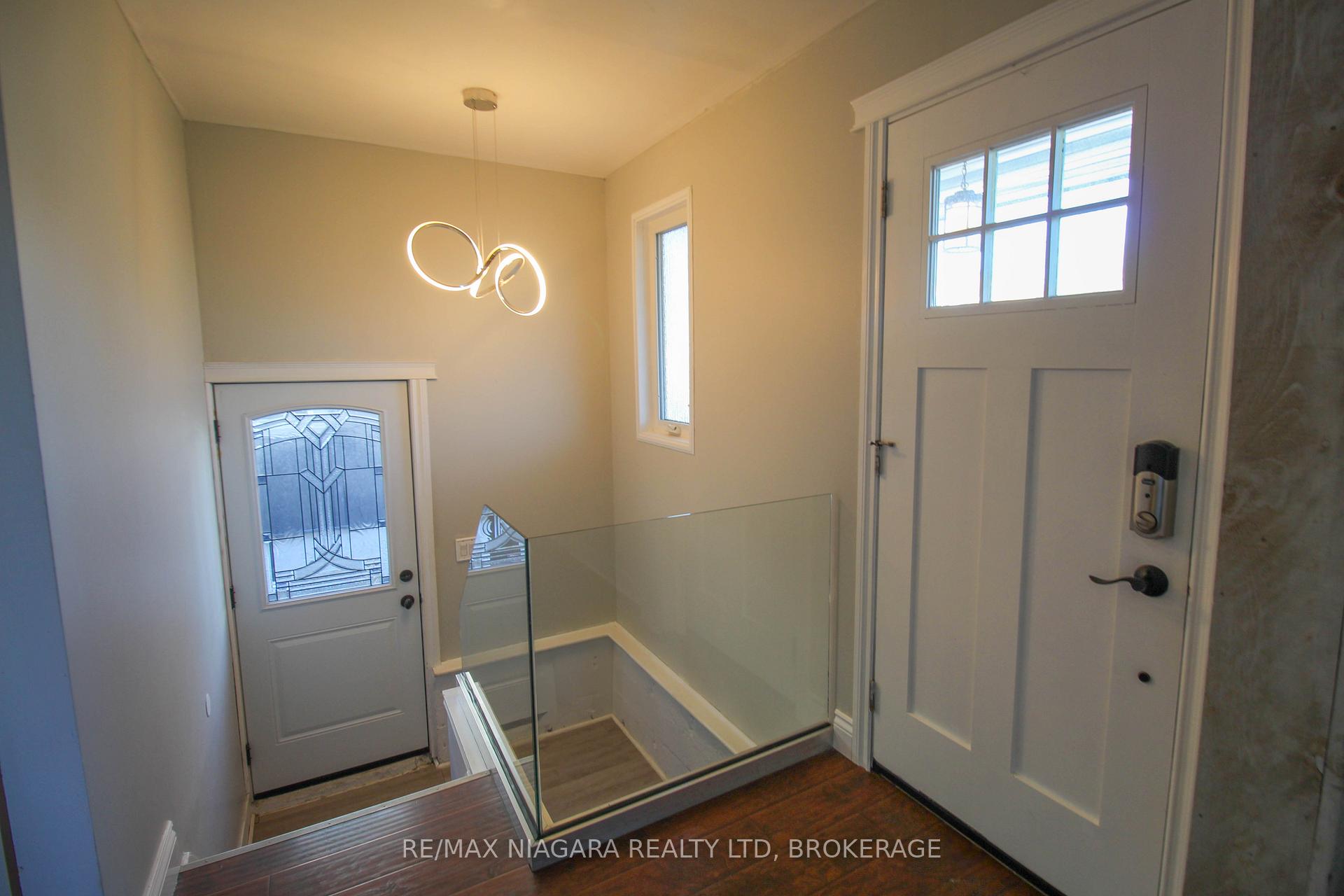 Photo 2 of 37 Margery Avenue, St. Catharines, Haig — HOMEH
