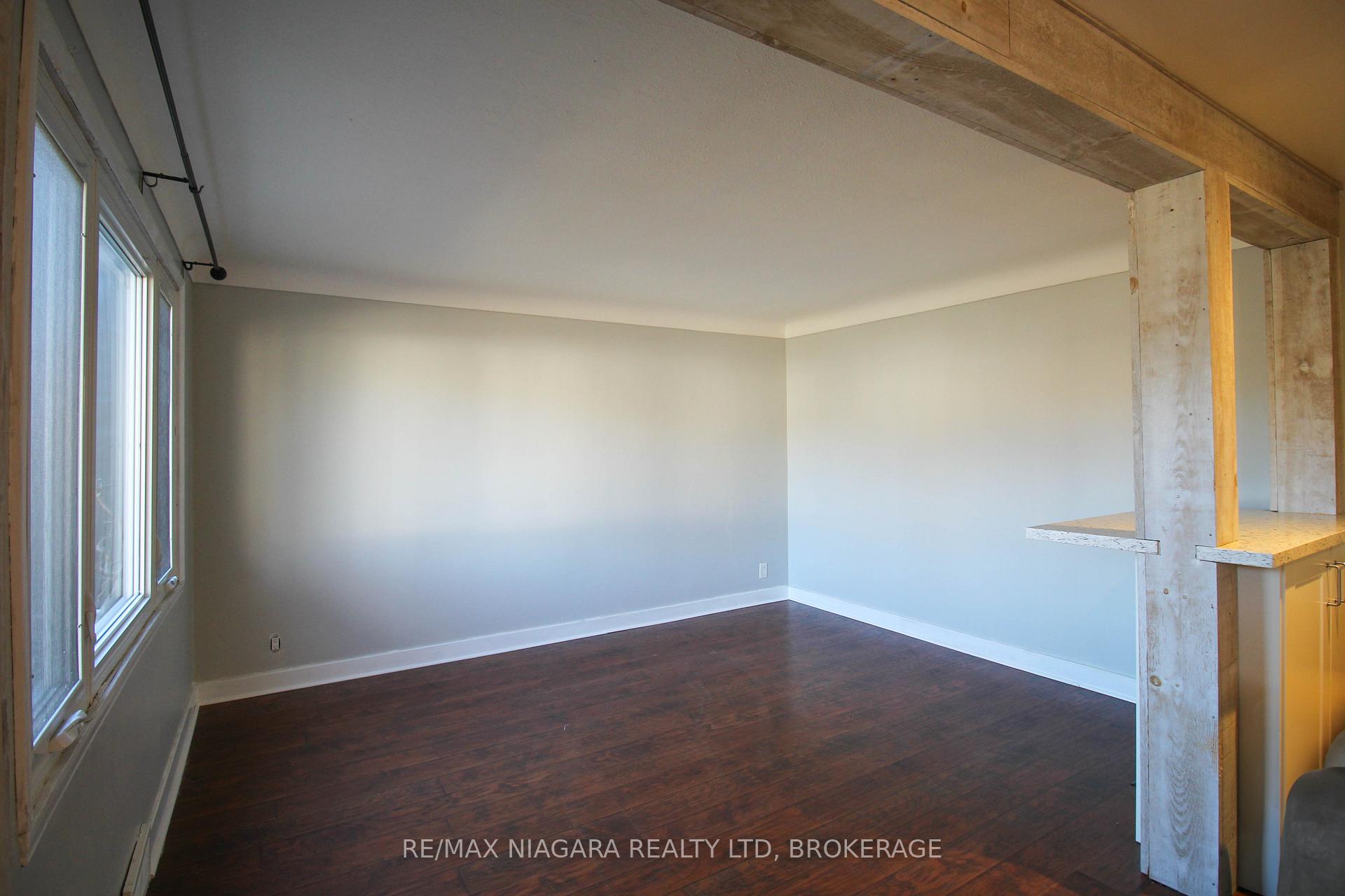 Photo 3 of 37 Margery Avenue, St. Catharines, Haig — HOMEH