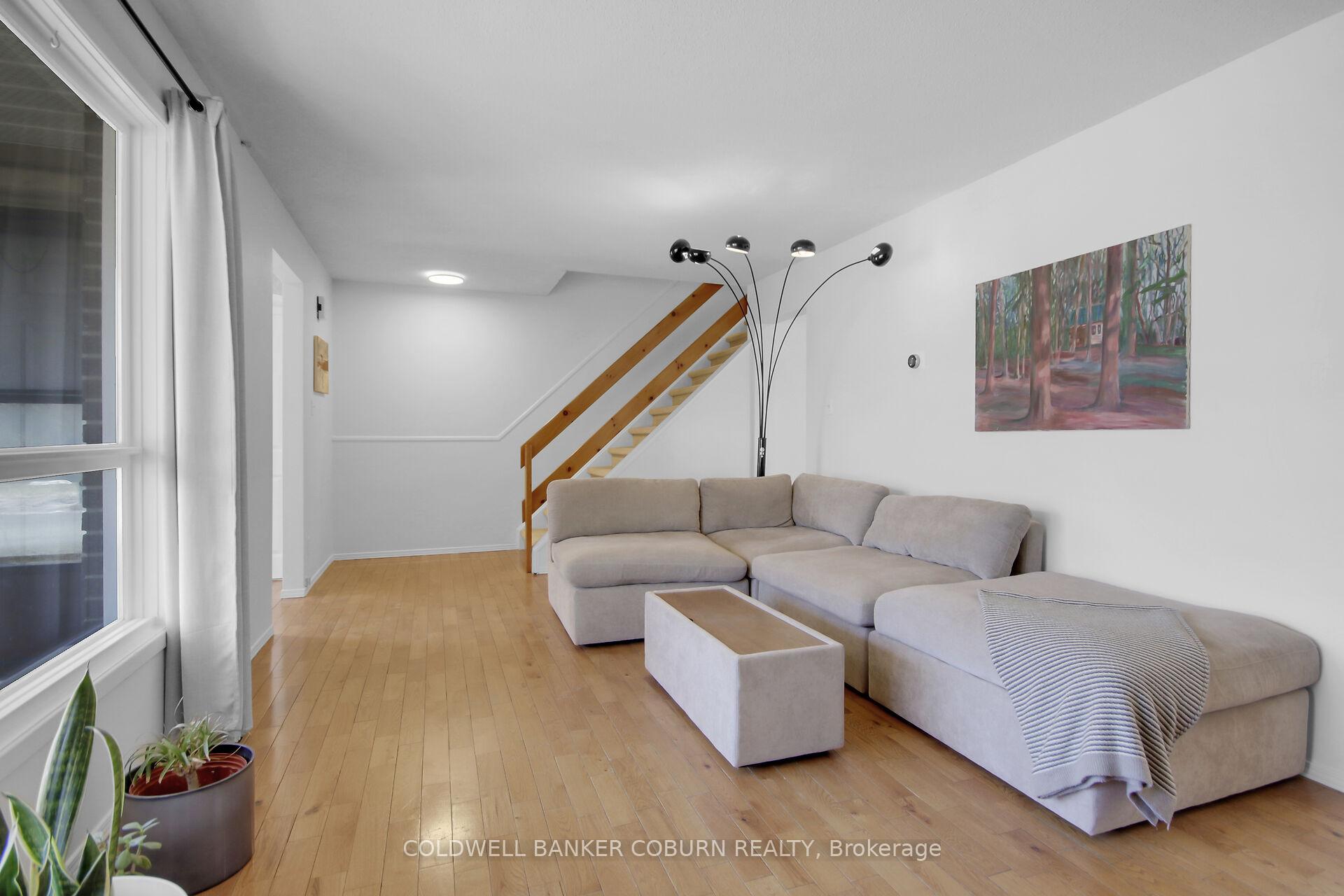 Photo 12 of 31 Ormsby Drive, Ottawa, Richmond — HOMEH
