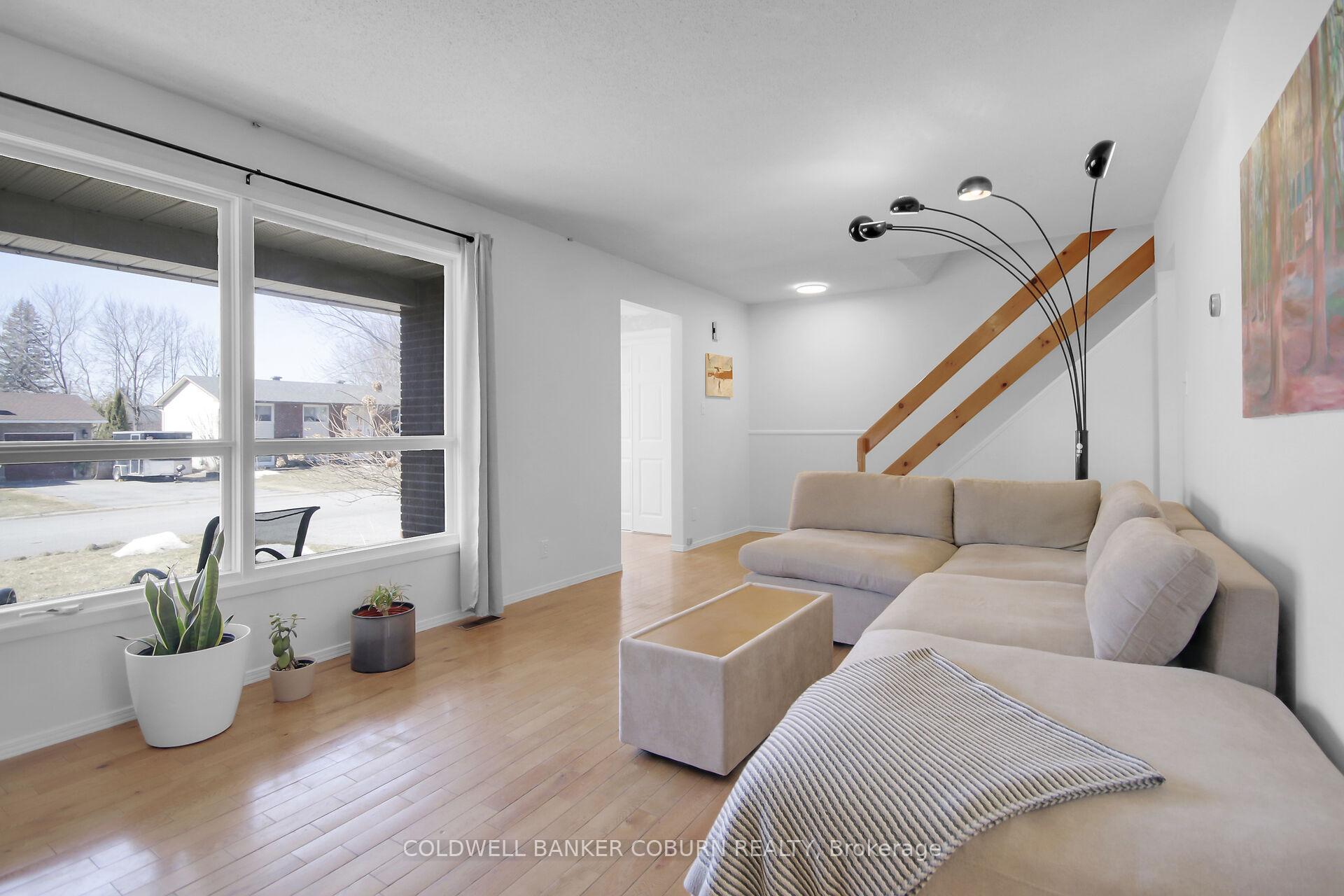 Photo 13 of 31 Ormsby Drive, Ottawa, Richmond — HOMEH