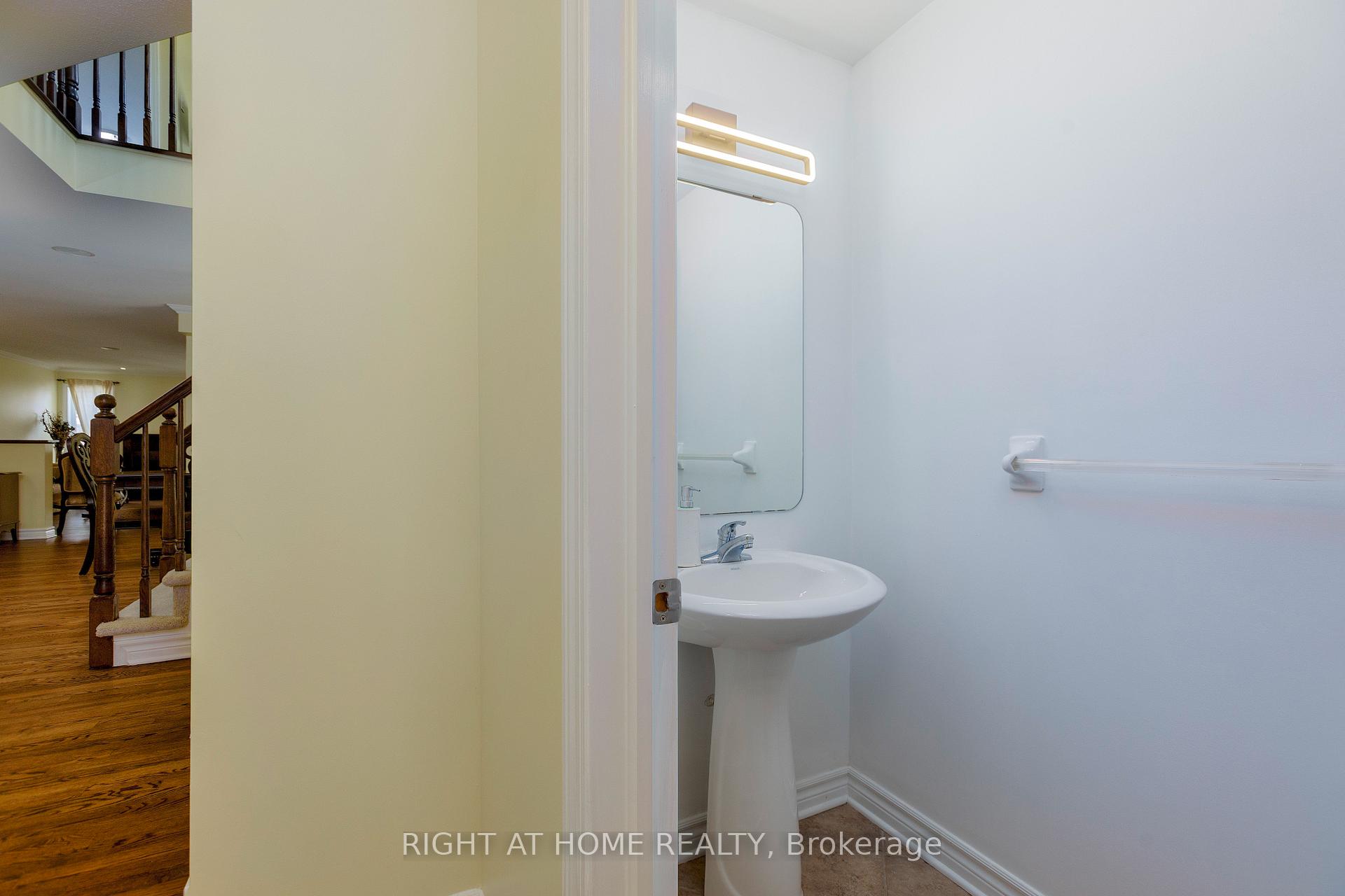 Photo 4 of 244 Tewsley Drive, Ottawa, Riverside South/Gloucester Glen — HOMEH
