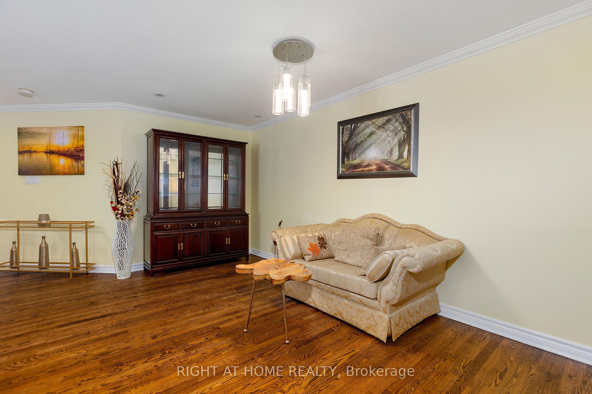 Photo 8 of 244 Tewsley Drive, Ottawa, Riverside South/Gloucester Glen — HOMEH