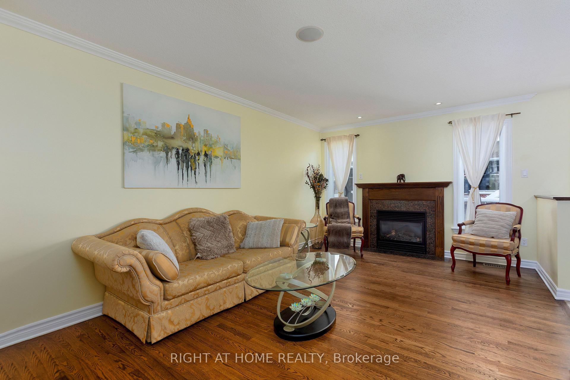 Photo 10 of 244 Tewsley Drive, Ottawa, Riverside South/Gloucester Glen — HOMEH