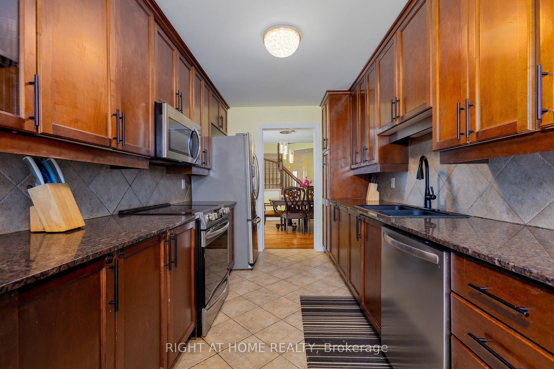Photo 15 of 244 Tewsley Drive, Ottawa, Riverside South/Gloucester Glen — HOMEH