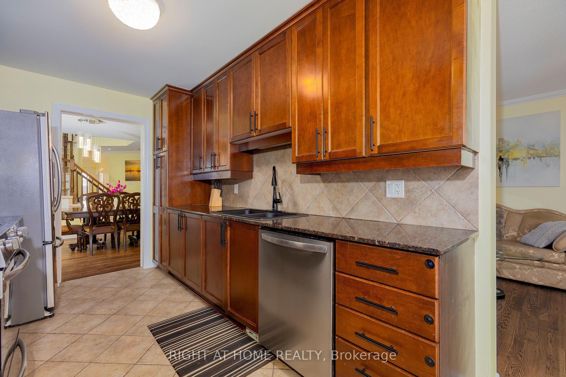 Photo 16 of 244 Tewsley Drive, Ottawa, Riverside South/Gloucester Glen — HOMEH