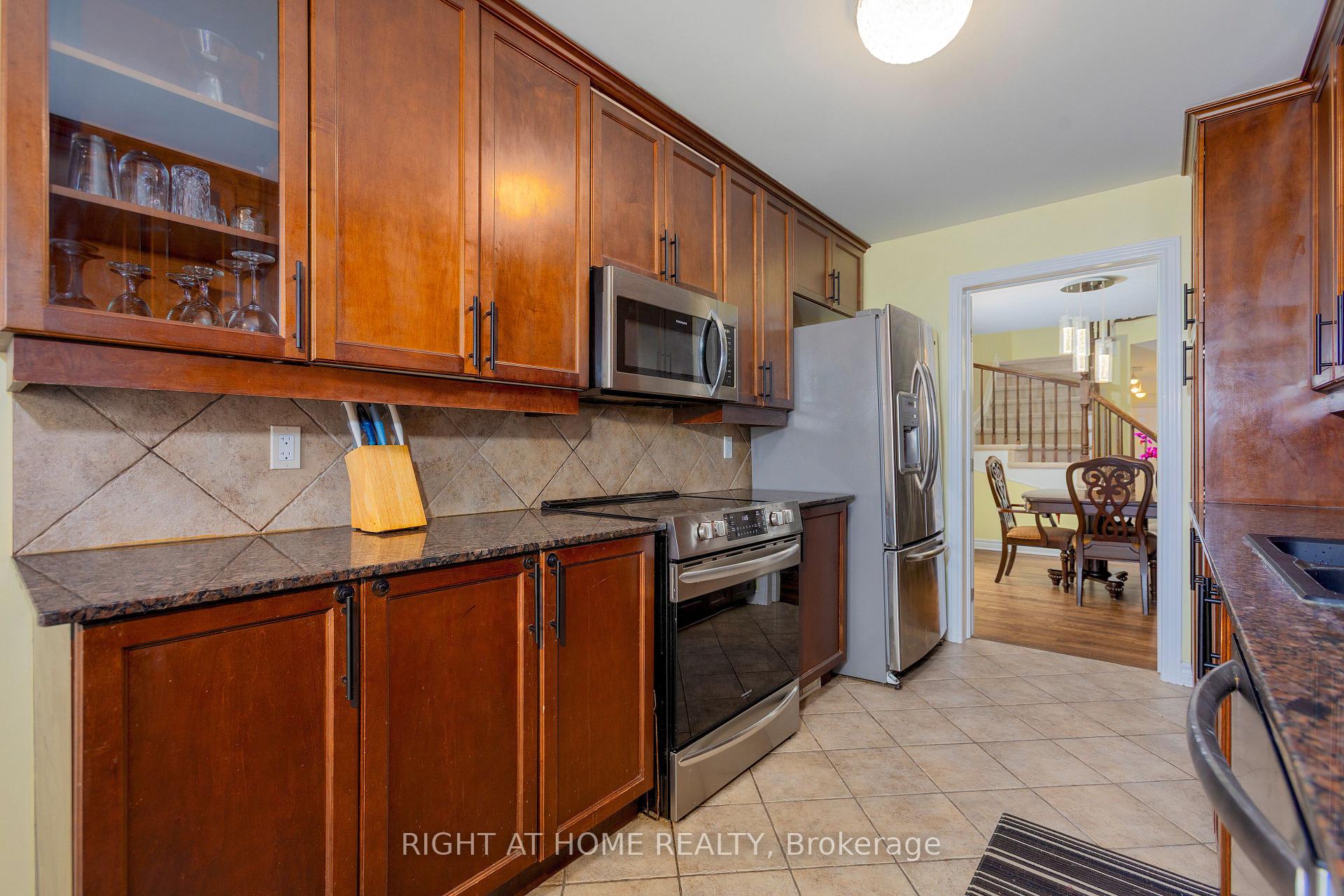 Photo 17 of 244 Tewsley Drive, Ottawa, Riverside South/Gloucester Glen — HOMEH