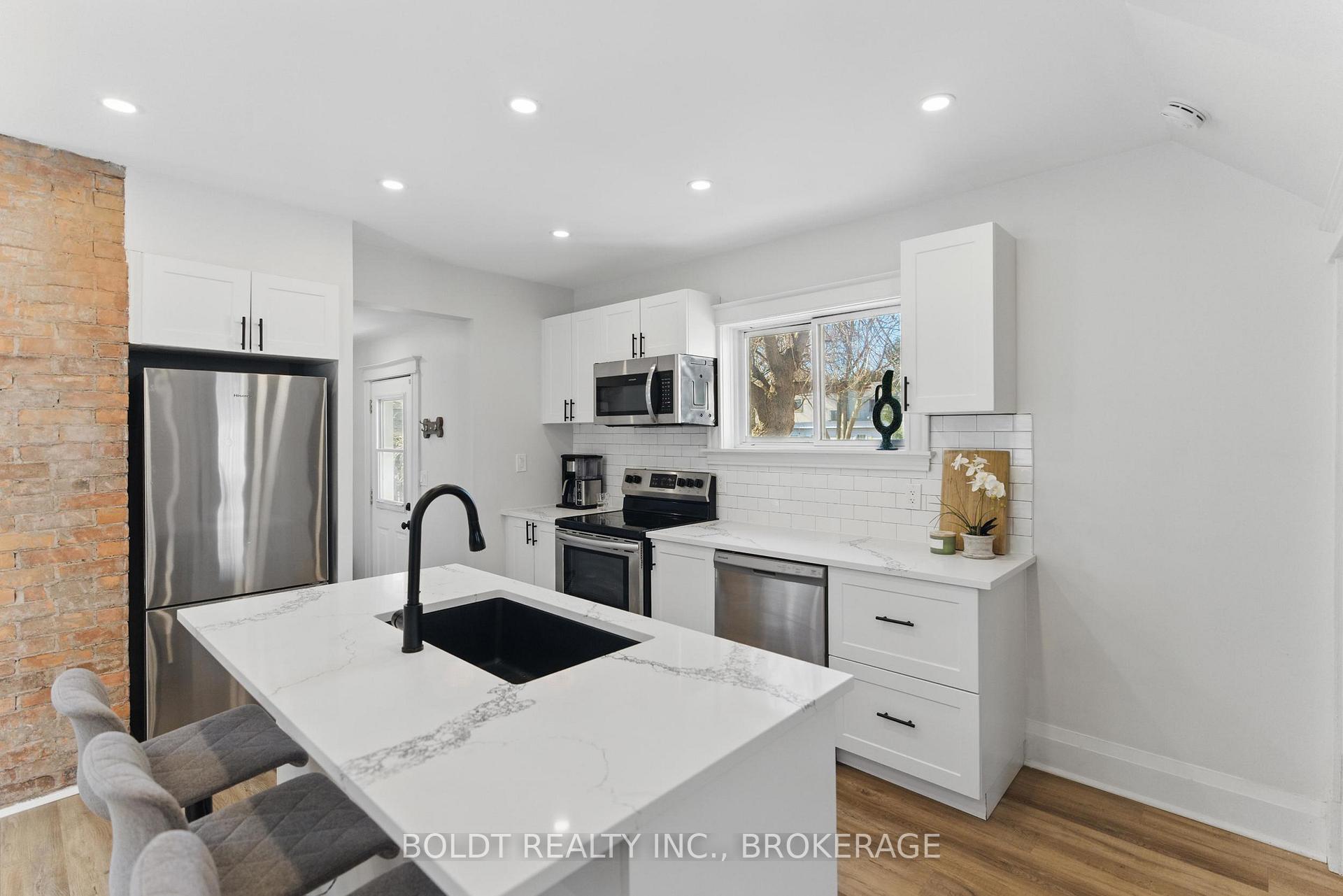 Photo 8 of 171 Lake Street, St. Catharines, Downtown — HOMEH
