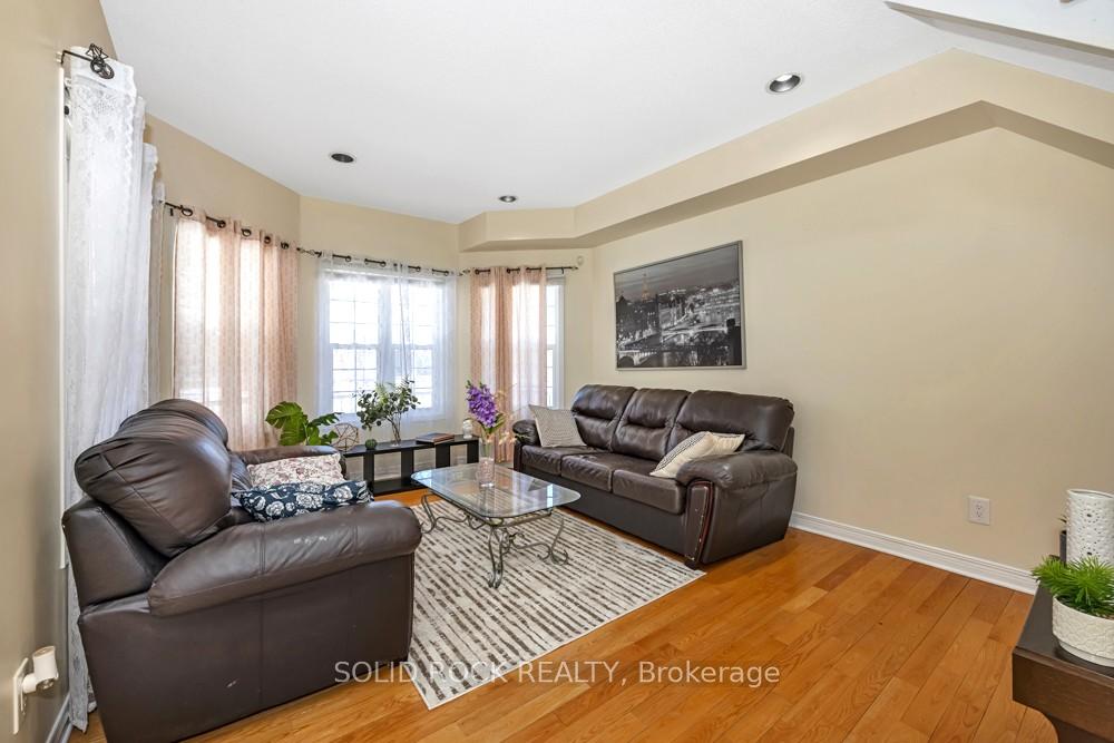 Photo 4 of 9 Eliza Crescent, Ottawa, Stittsville (South) — HOMEH