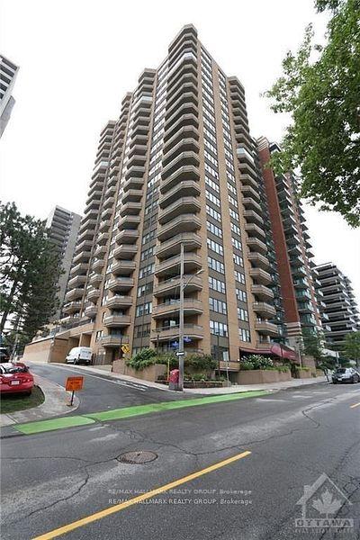 Front of Unit 604, 556 Laurier Avenue W
