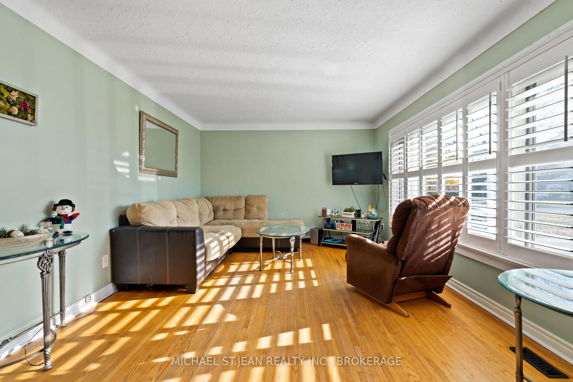 Photo 5 of 3 Broadmore Avenue, St. Catharines, Carlton/Bunting — HOMEH